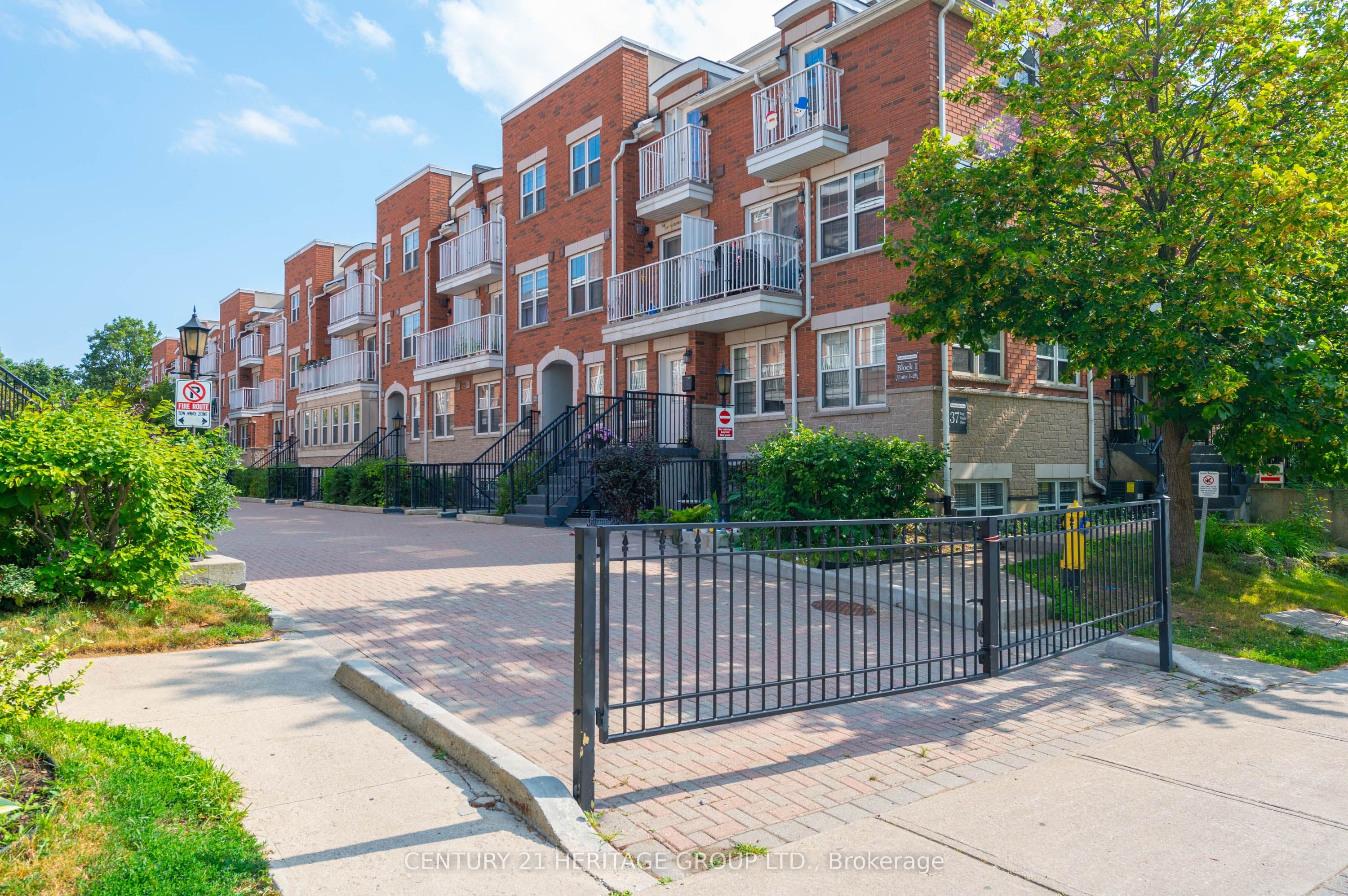 37 Four Winds Drive 24, Toronto, ON M3J 1K7