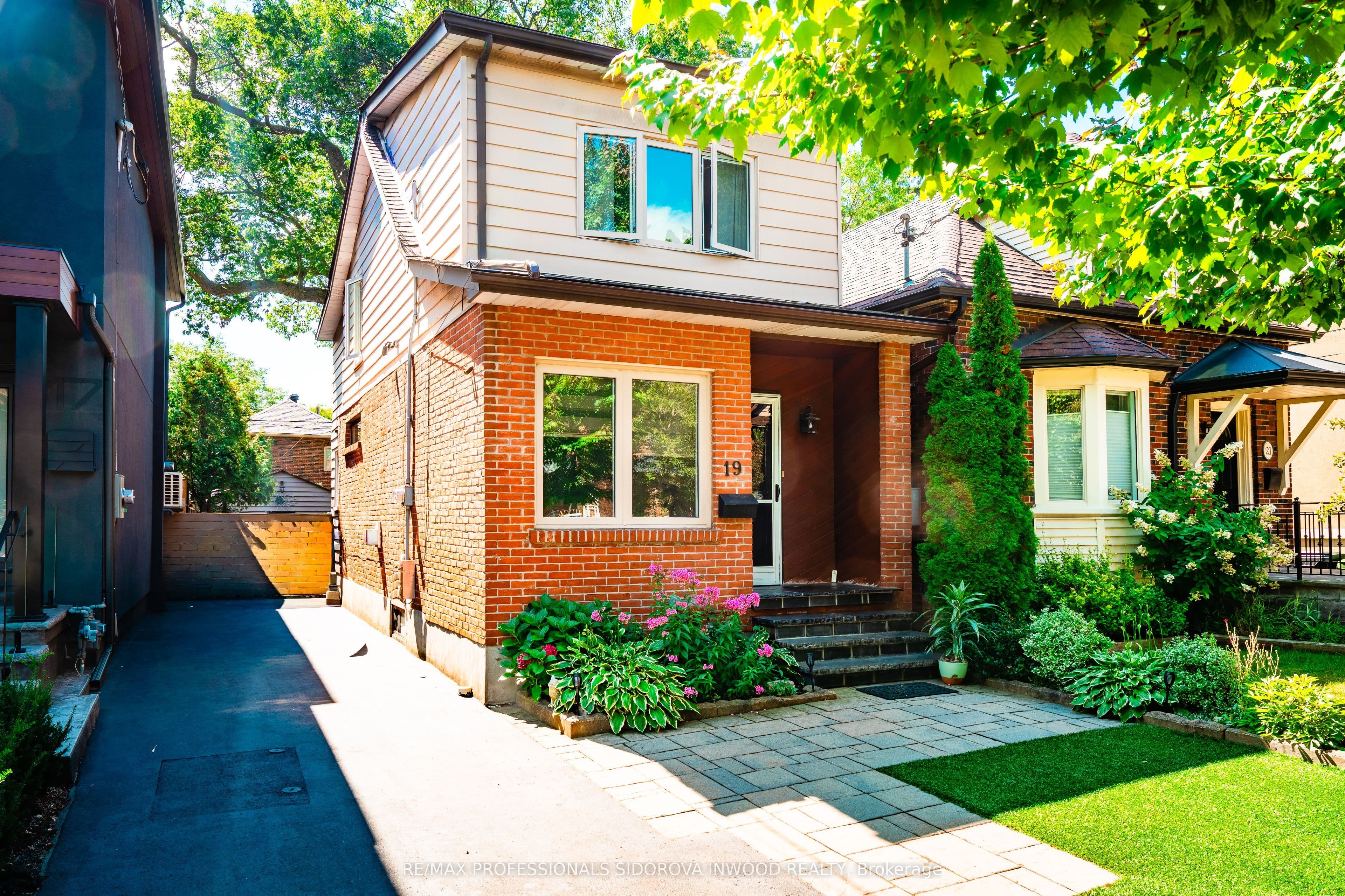 19 Harshaw Avenue, Toronto, ON M6S 1X9