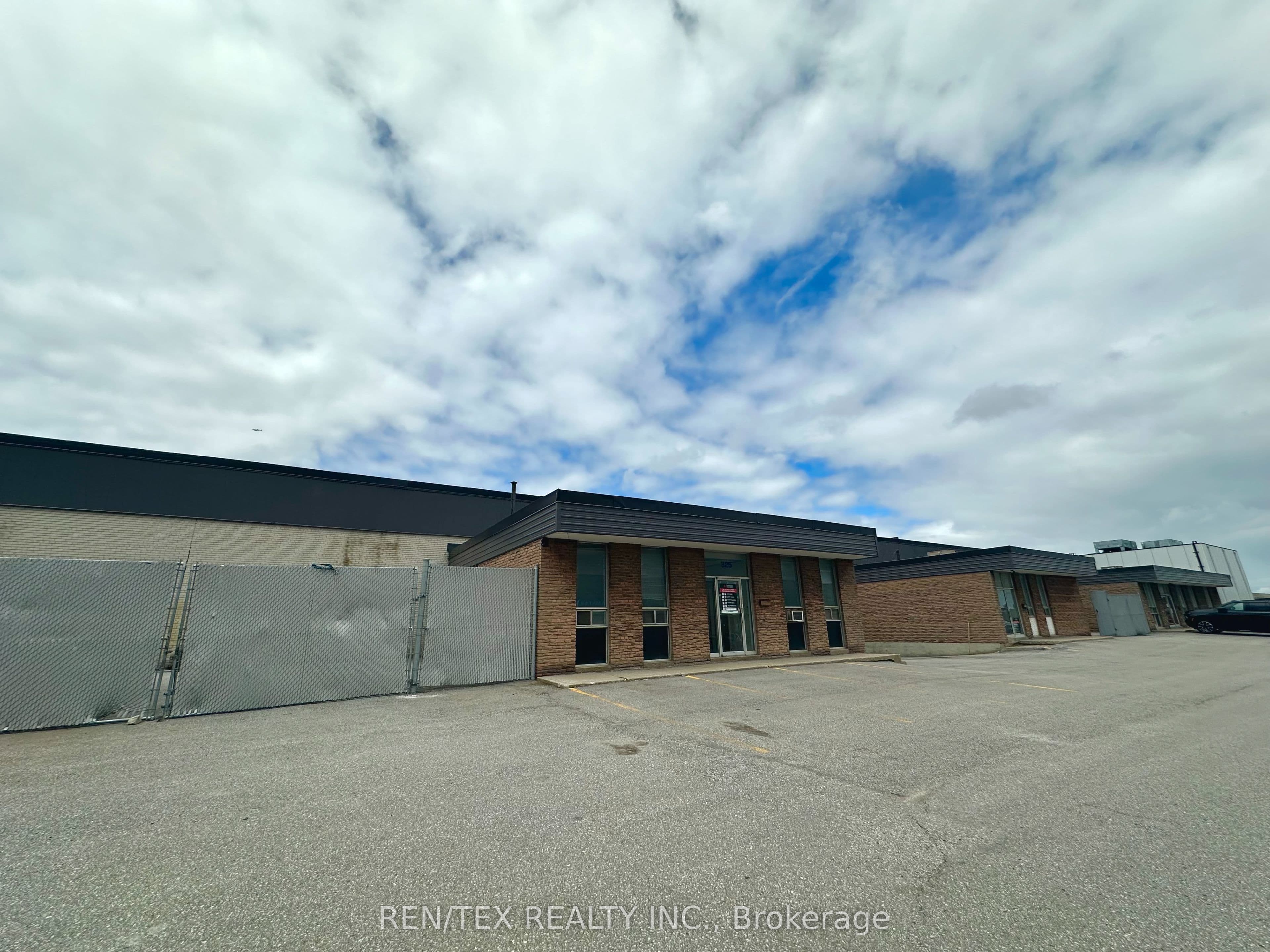 315-345 Flint Road B, Toronto, ON M3J 2J2