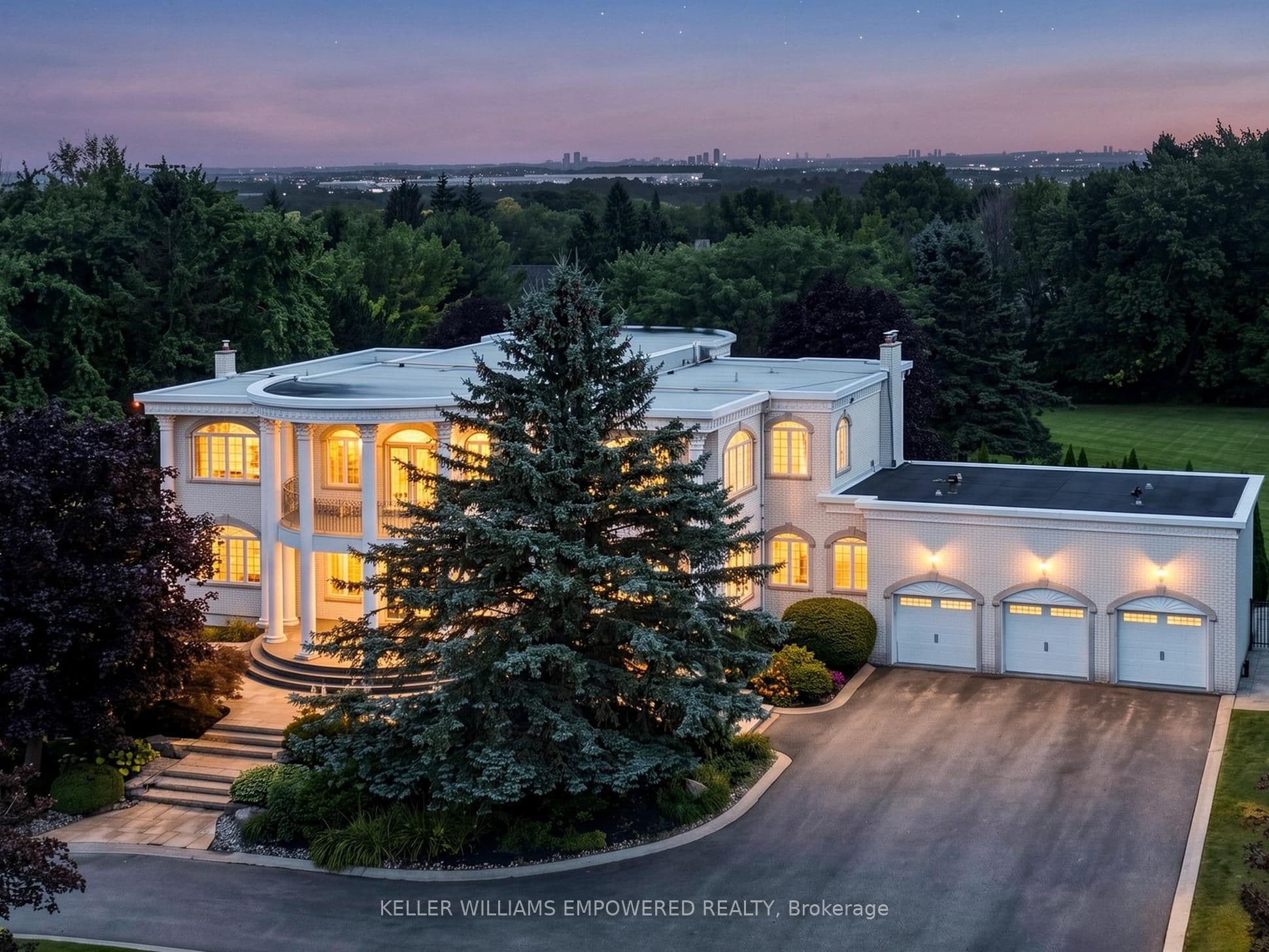 7 Deer Run Court, Richmond Hill, ON L4E 3M1