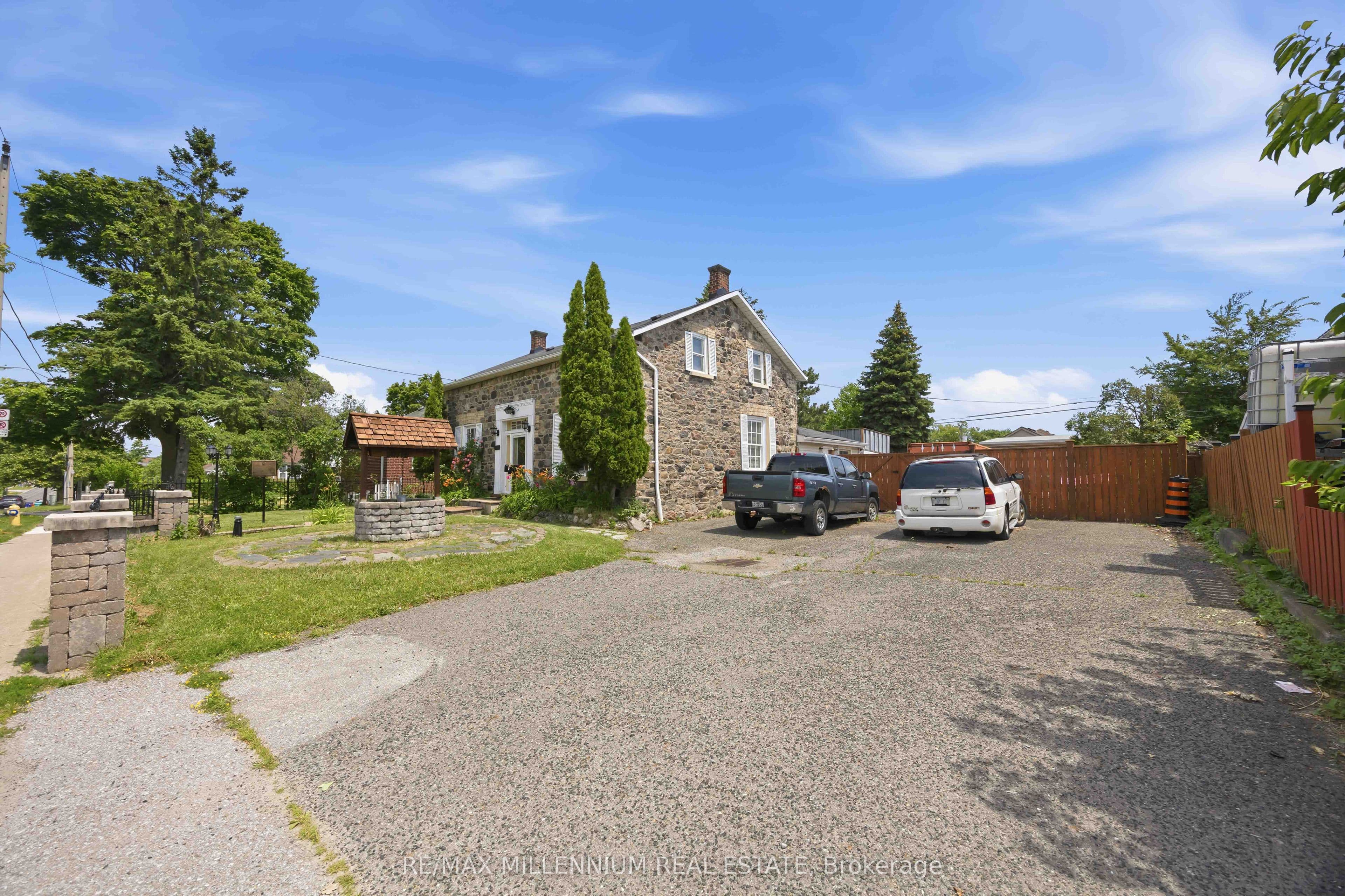1355 Victoria Park Avenue, Toronto, ON M4B 2L5