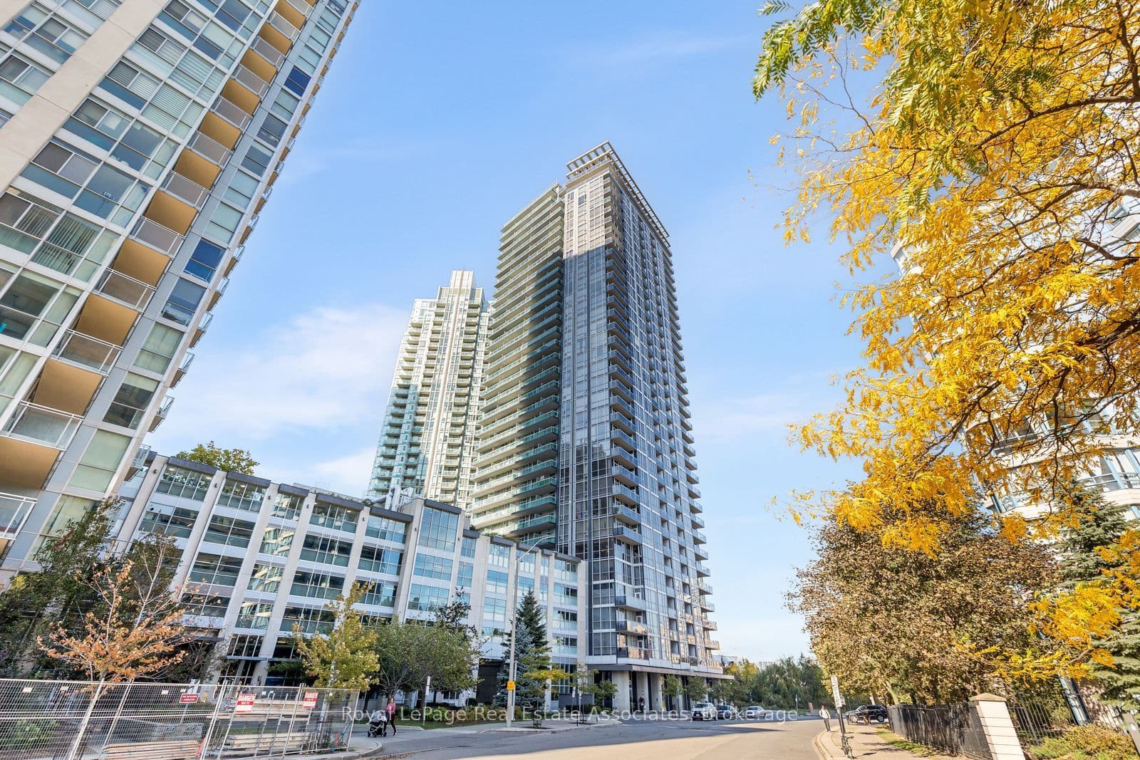 223 Webb Drive 1709, Mississauga, ON L5B 0E8