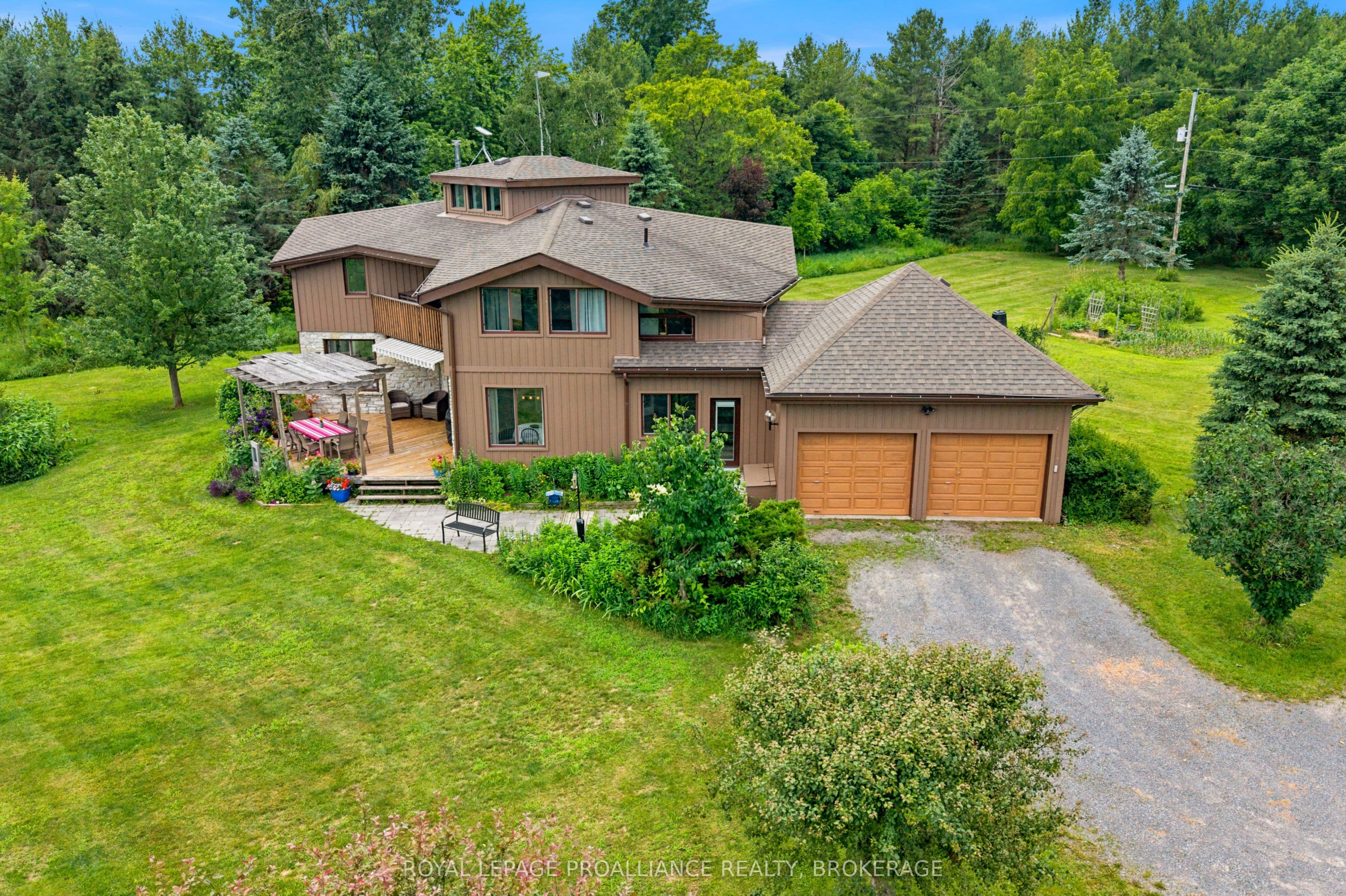 2576 Howe Island Drive, Frontenac Islands, ON K7G 2V6