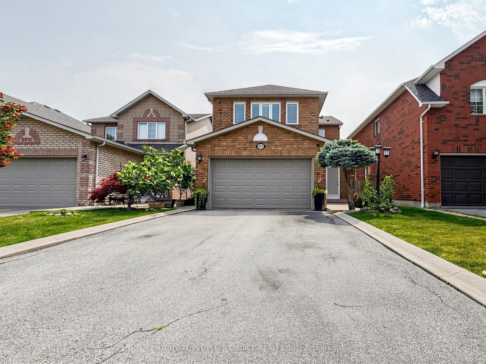 5812 Sidmouth Street, Mississauga, ON L5V 2K3