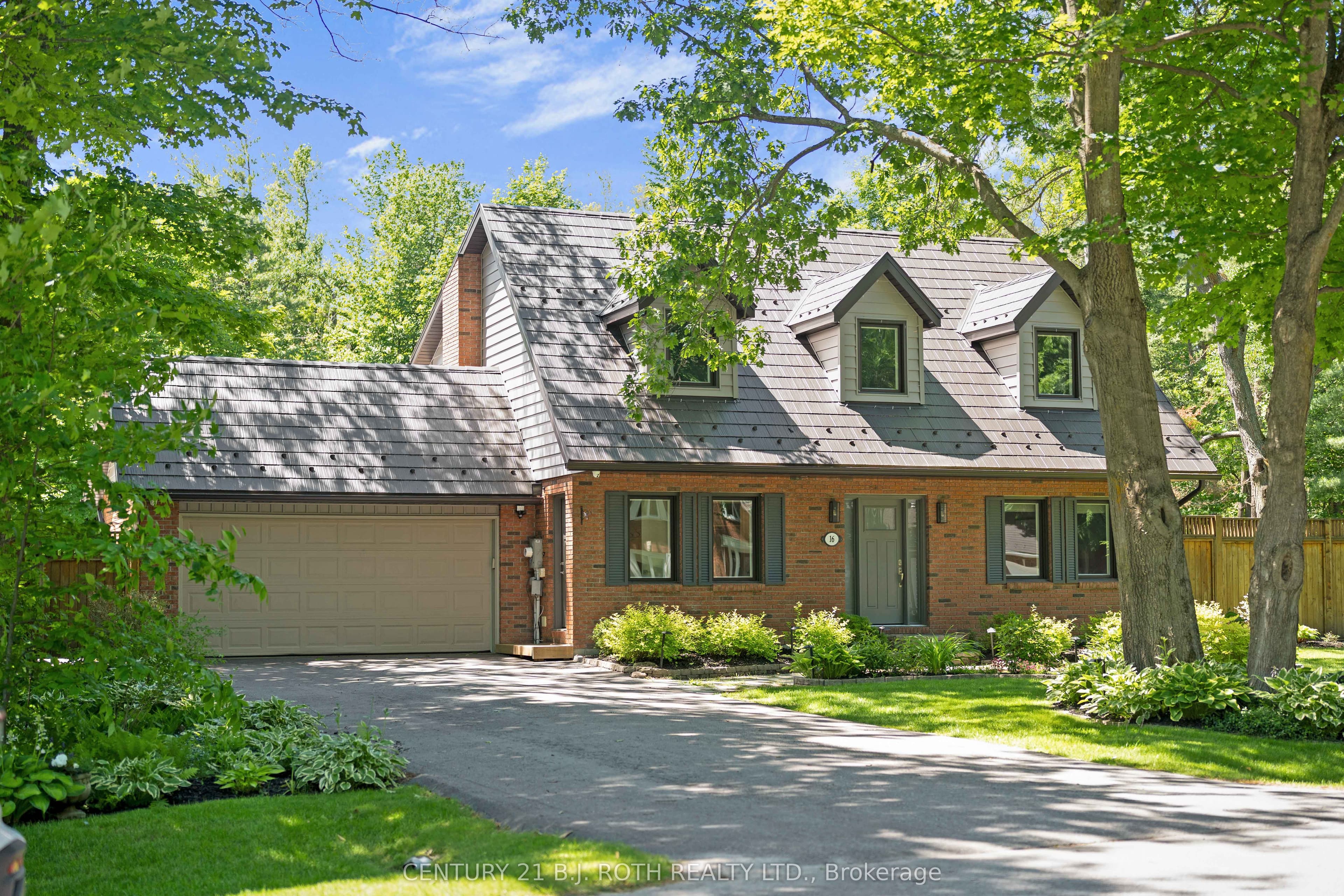 16 Spence Avenue, Springwater, ON L9X 0P2