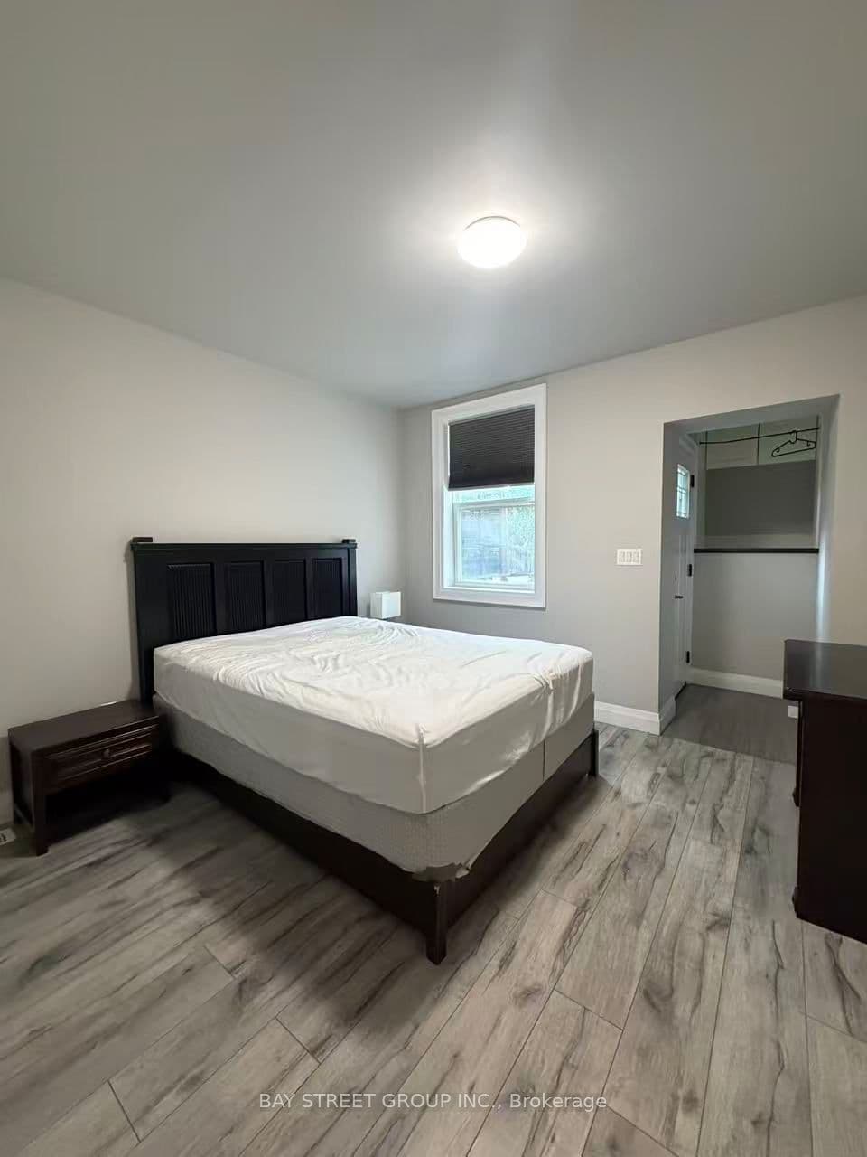 33 Dalton Road Main and Lower, Toronto, ON M5R 2Y8