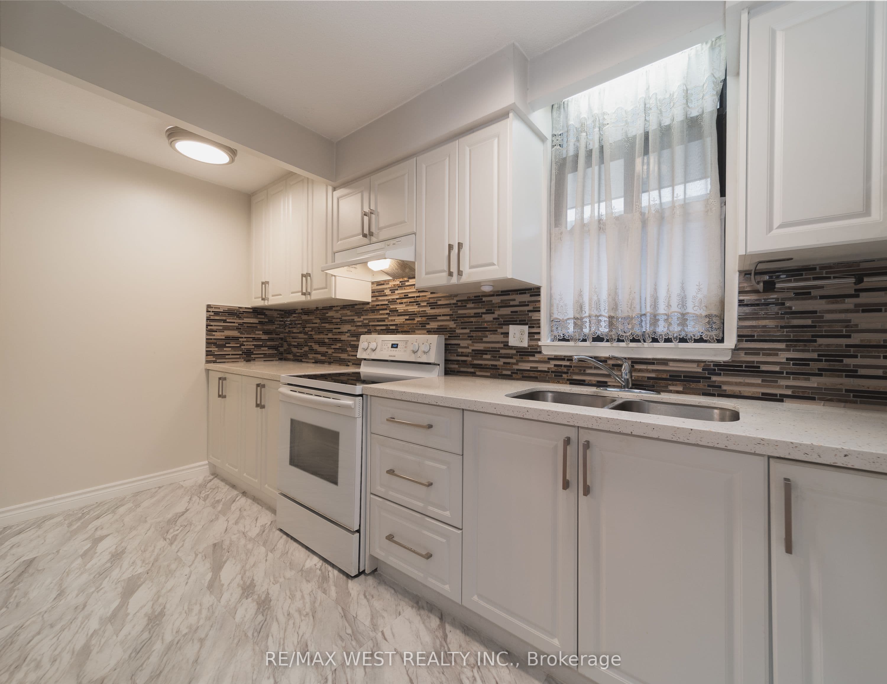 50 Old Kingston Road 1-202, Toronto, ON M1E 4Y1