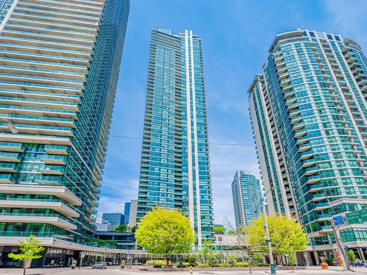 18 Harbour Street 403, Toronto, ON M5J 2Z6