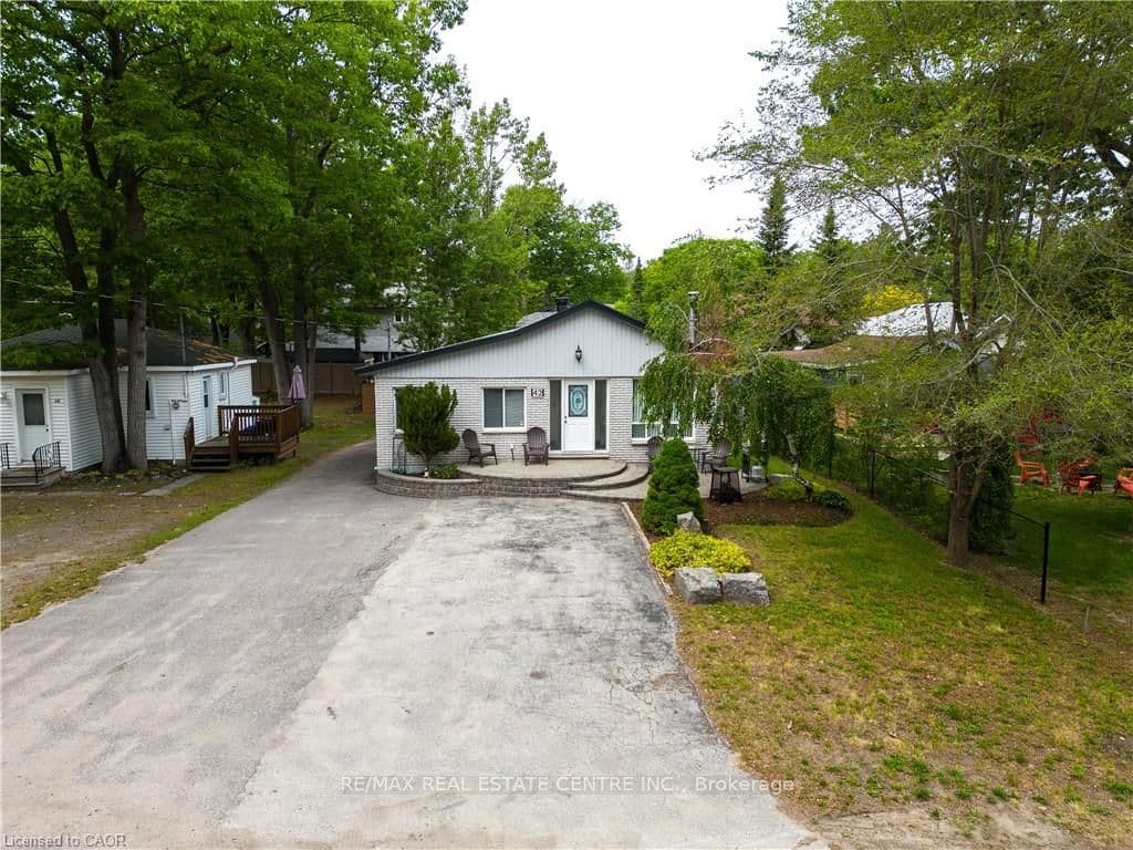42 5th Lane, Wasaga Beach, ON L9Z 2E9
