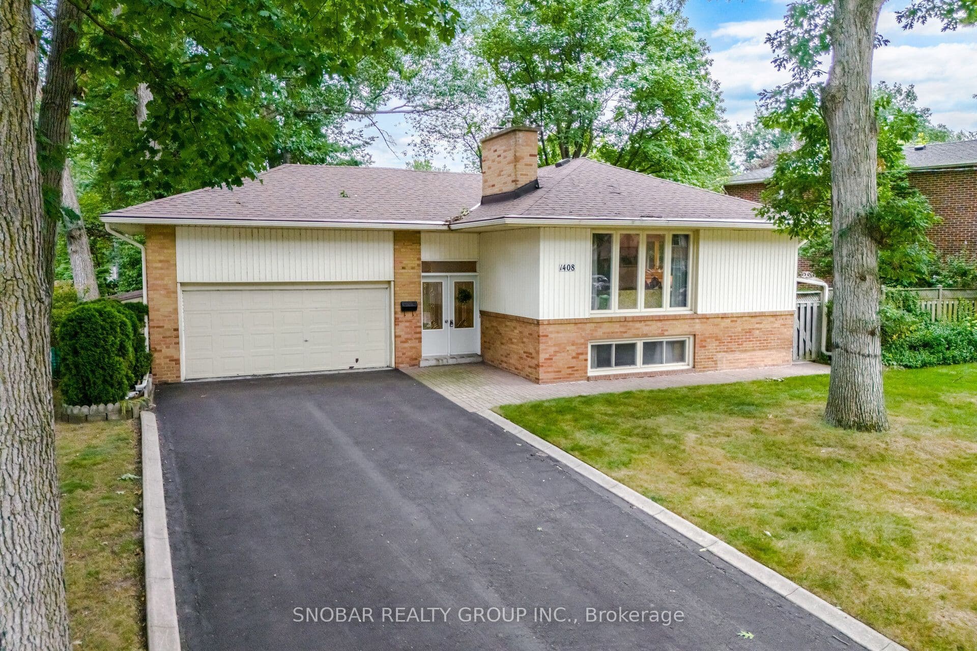 1408 Ballyclare Drive, Mississauga, ON L5C 1J5