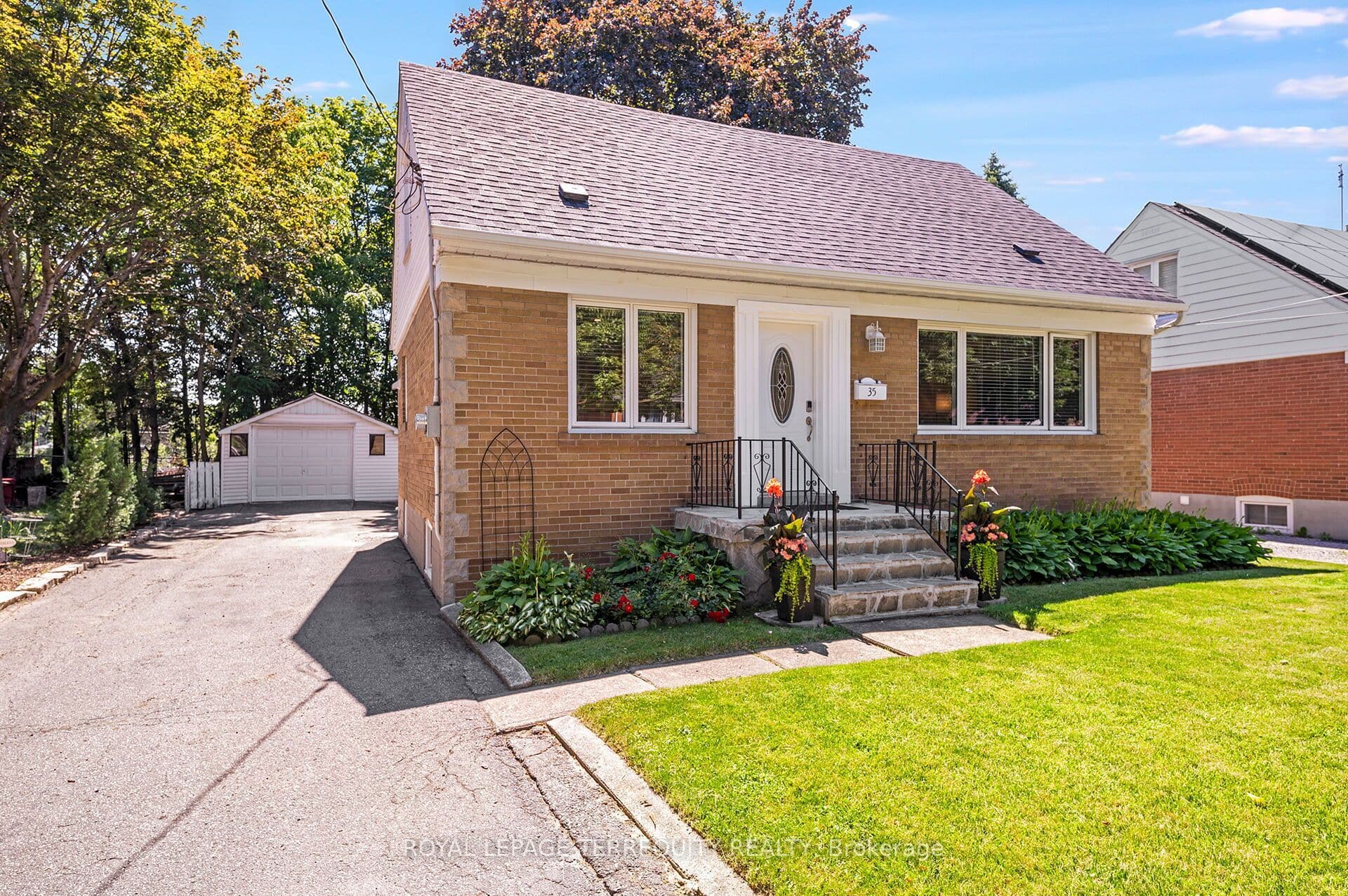 35 Jodphur Avenue, Toronto, ON M9M 2J3