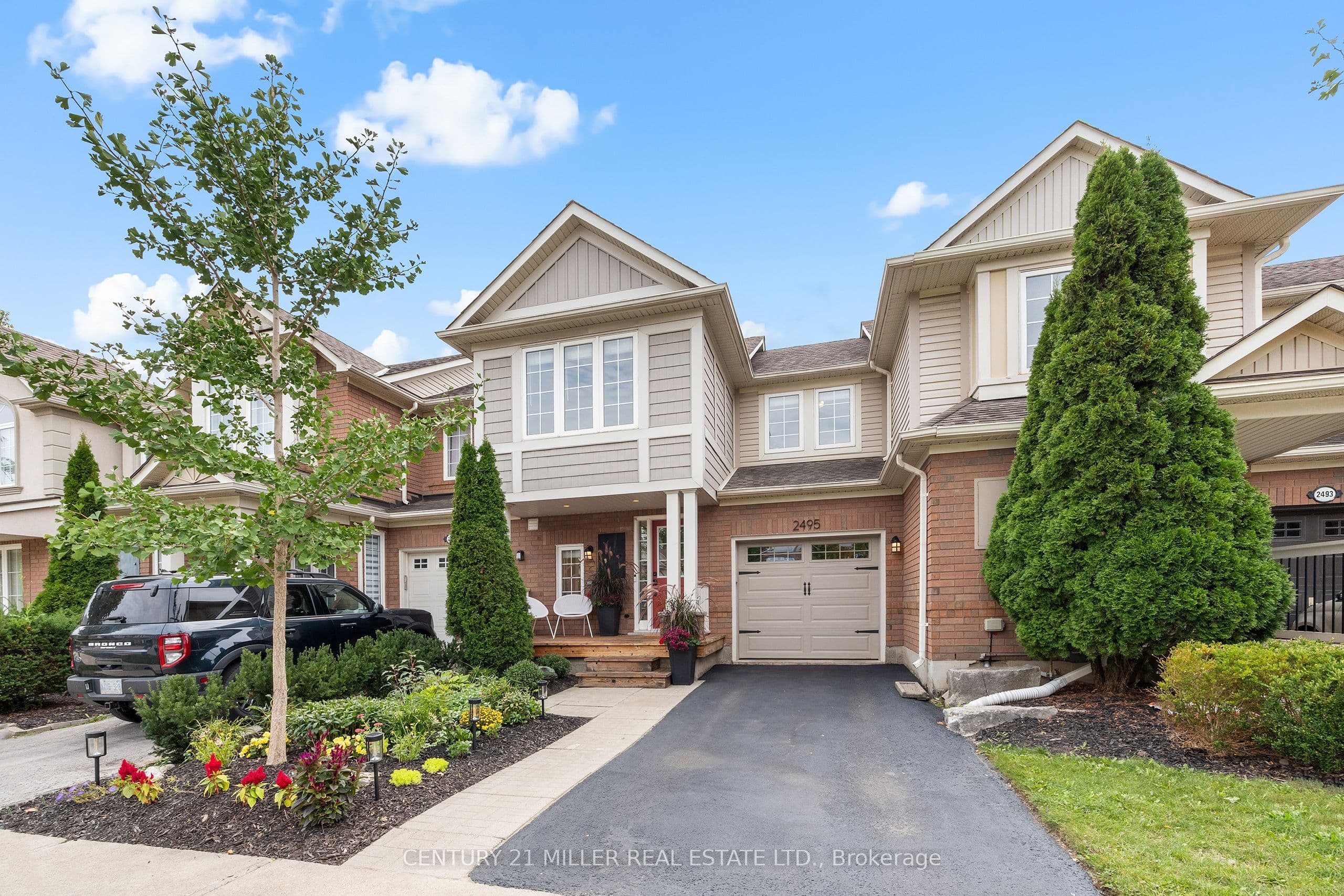 2495 Wooden Hill Circle, Oakville, ON L6M 4E3