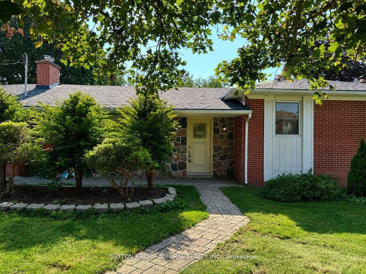 86 Hamilton Drive, Newmarket, ON L3Y 3E8