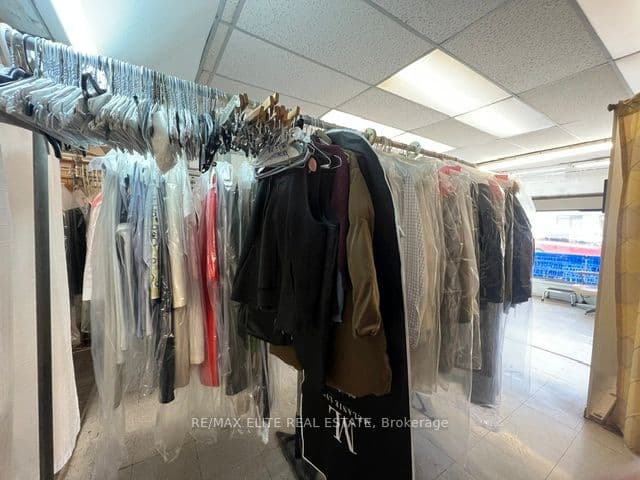 526 Eglinton Avenue W, Toronto, ON M5N 1B4
