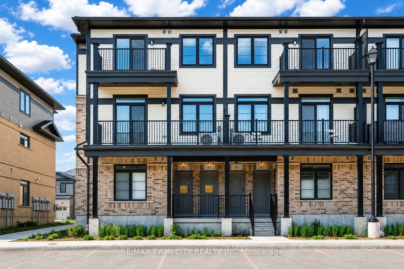 43 Lomond Lane, Kitchener, ON N2R 0R4