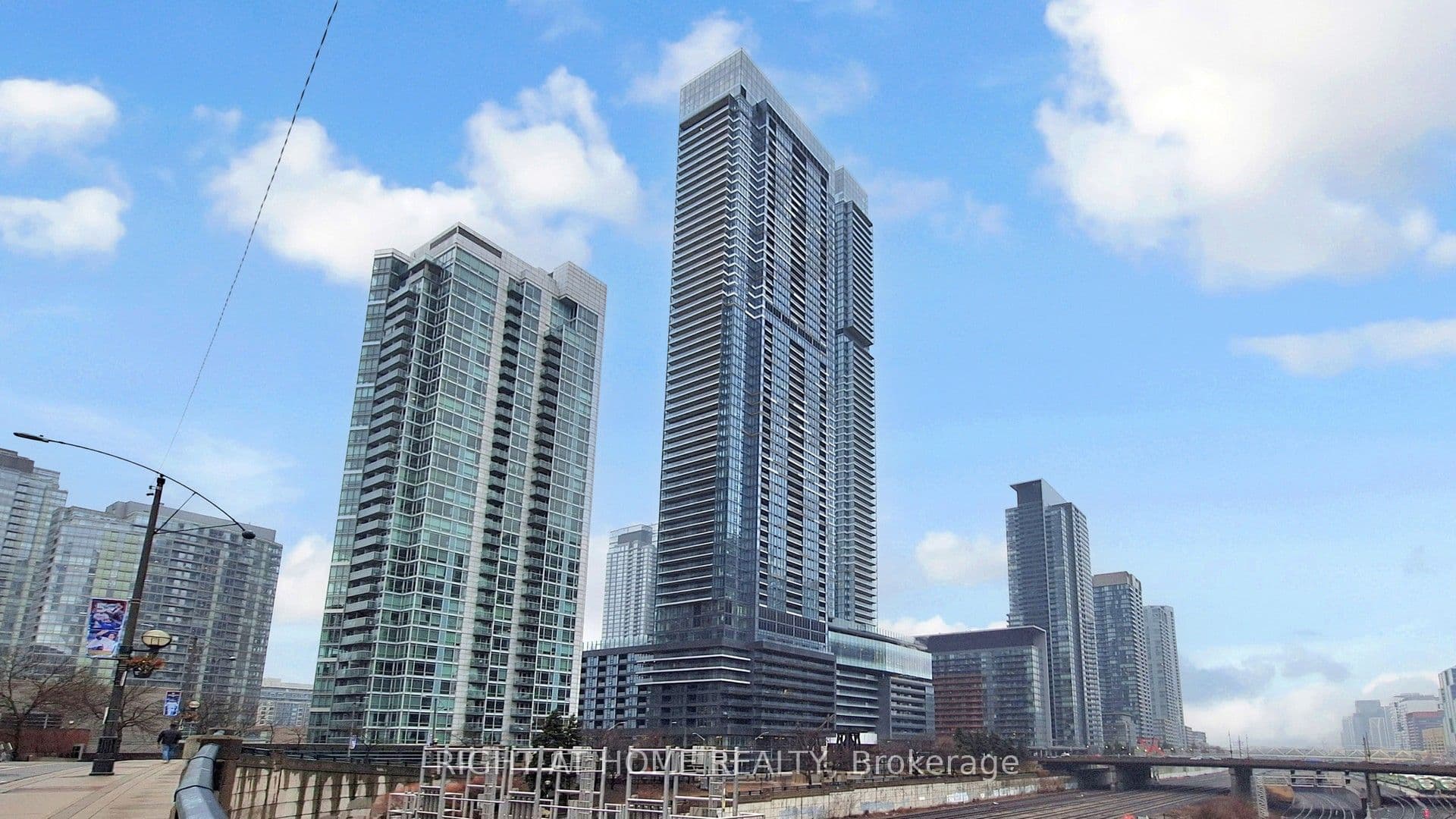 3 Concord City Place Way 7706, Toronto, ON M5V 0X4