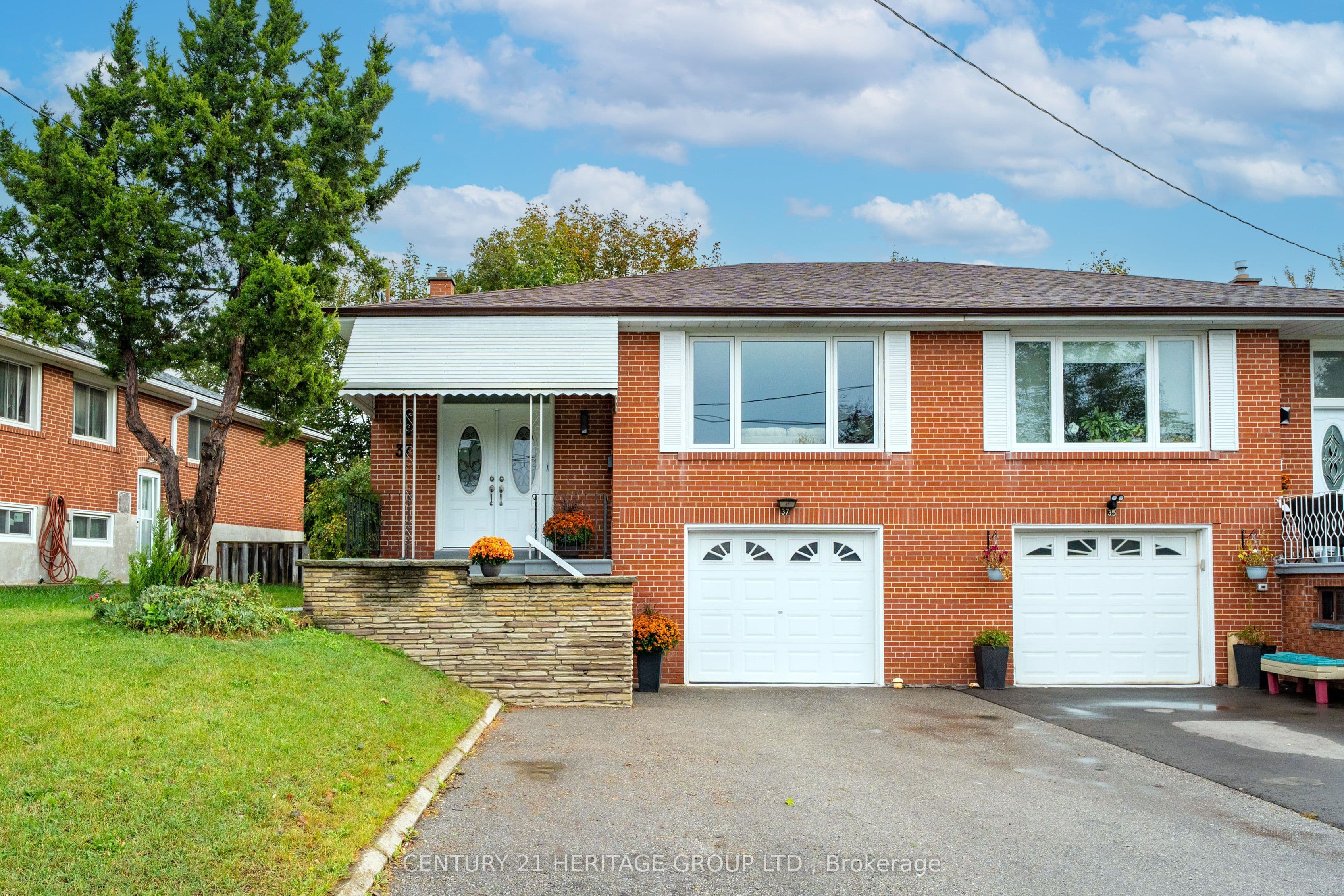 37 Gambello Crescent, Toronto, ON M3J 1W2