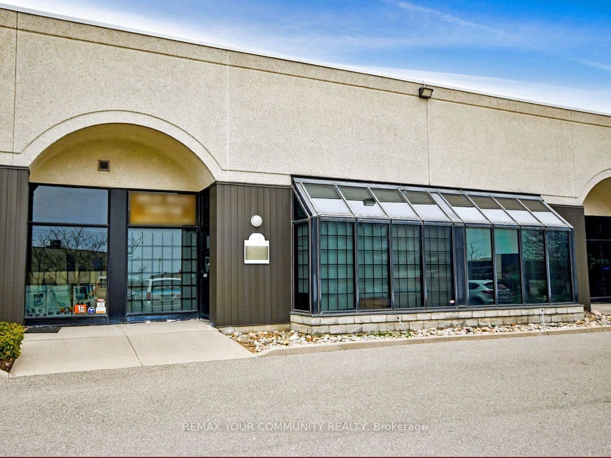 800 Petrolia Road 3, Toronto, ON M3J 3K4