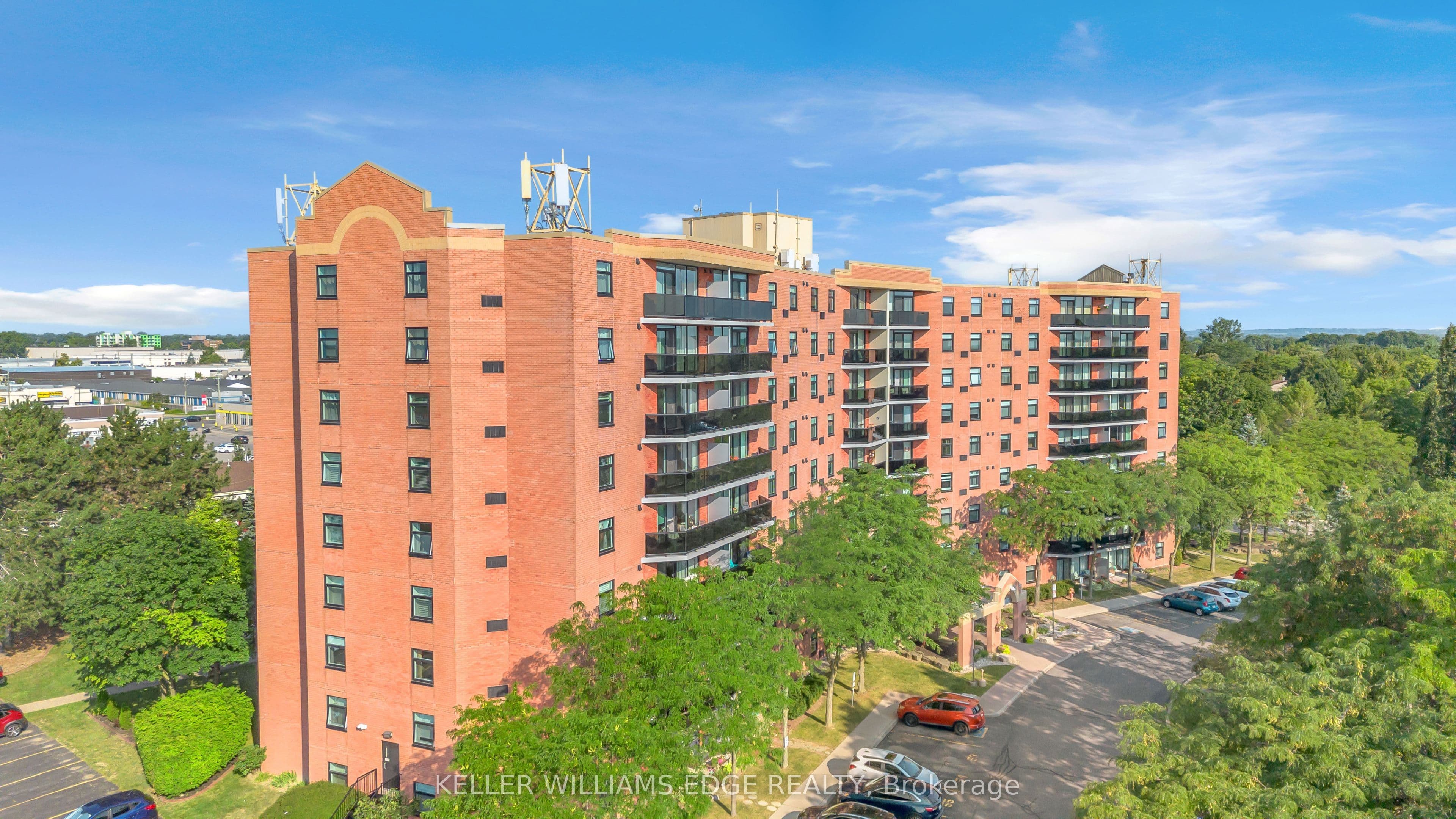 9 Bonheur Court 815, Brantford, ON N3P 1Z5
