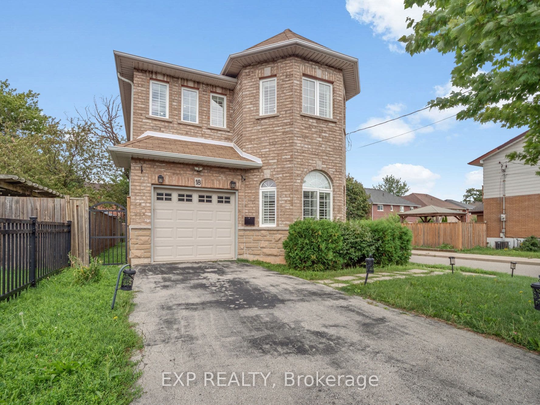 257 Carla Avenue 18, Hamilton, ON L8G 3M9