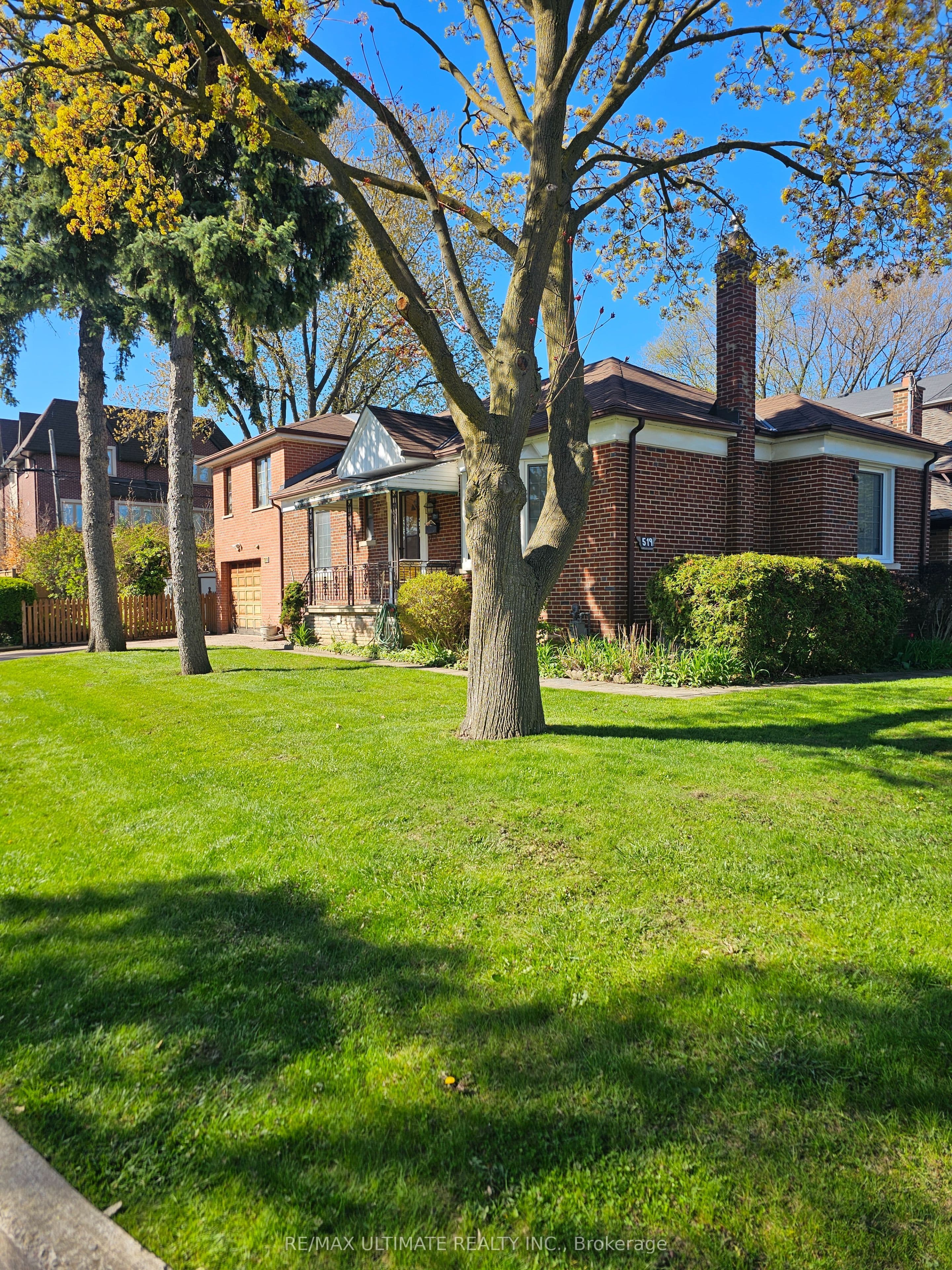519 Douglas Avenue, Toronto, ON M5M 1H7