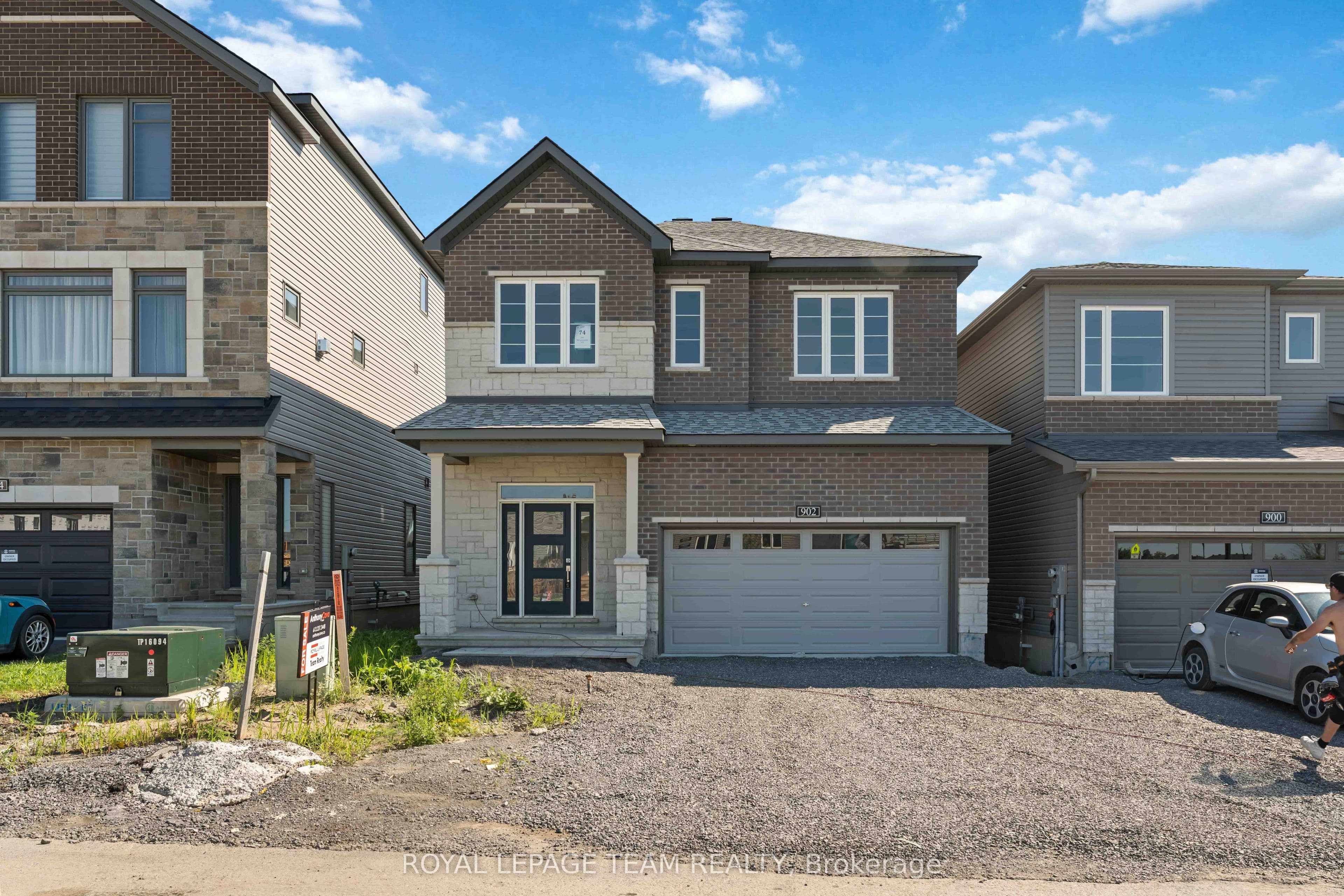 902 Locomotion Lane, Kanata, ON K2V 0V1