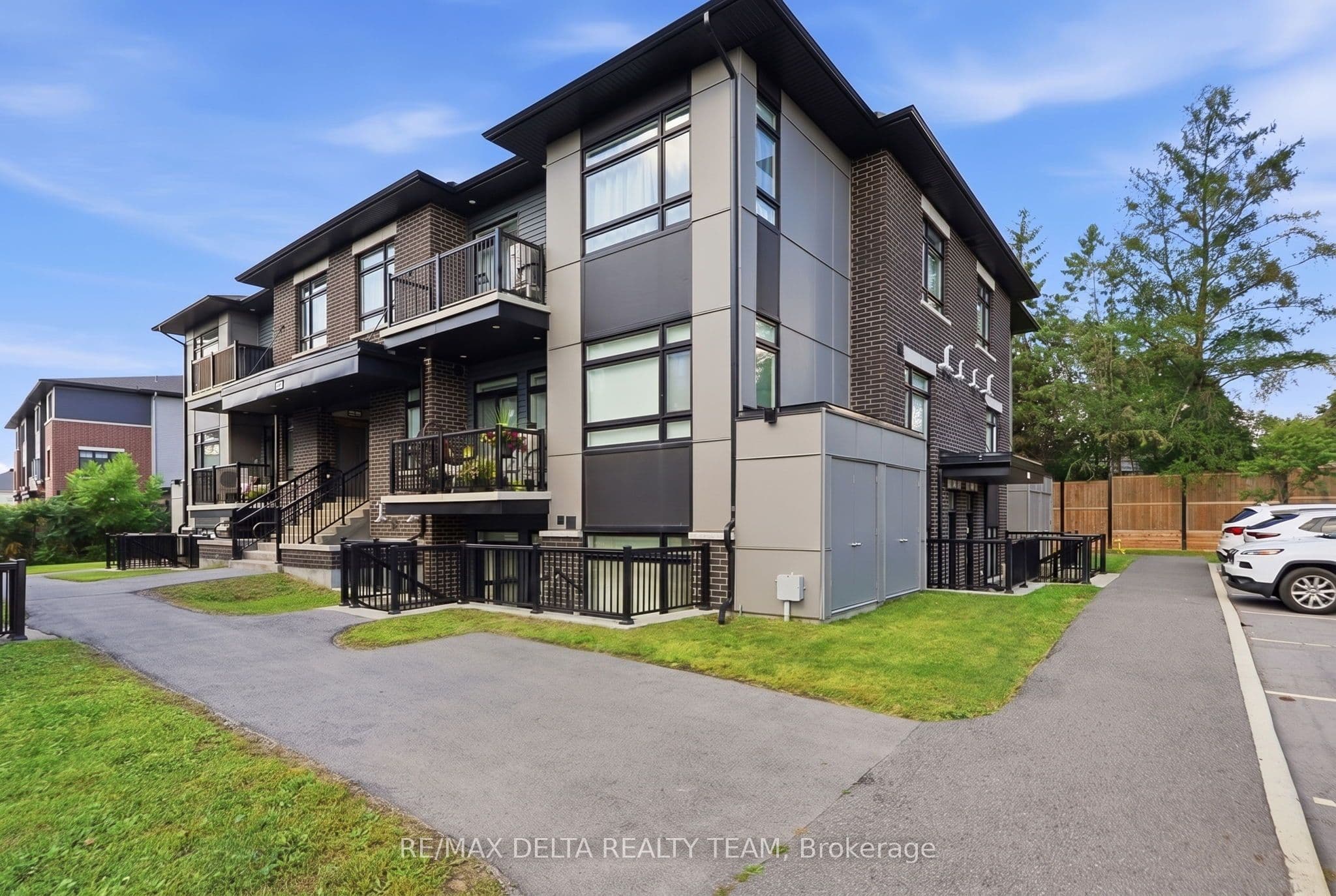 400 C Rolling Meadow Crescent C, Orleans - Convent Glen and Area, ON K1W 0S1