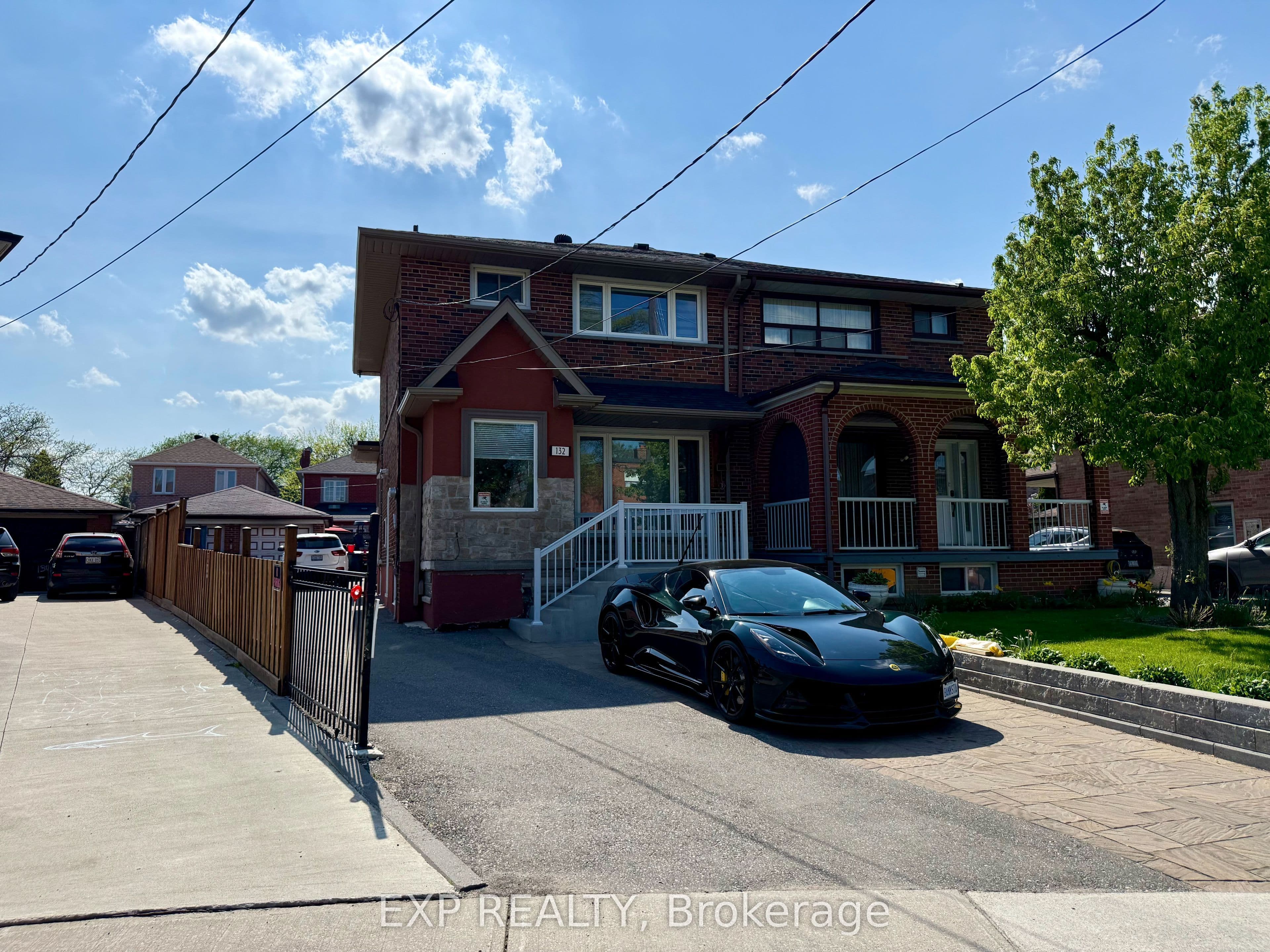 132 Brookhaven Drive Upper, Toronto, ON M6M 4P2