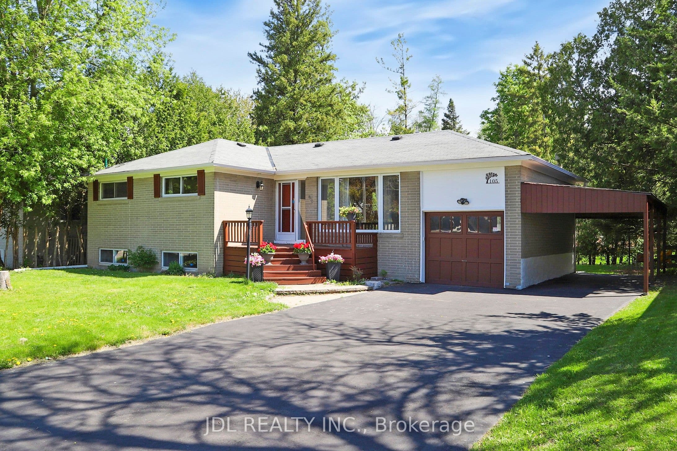 105 Park Avenue, Newmarket, ON L3Y 1T6