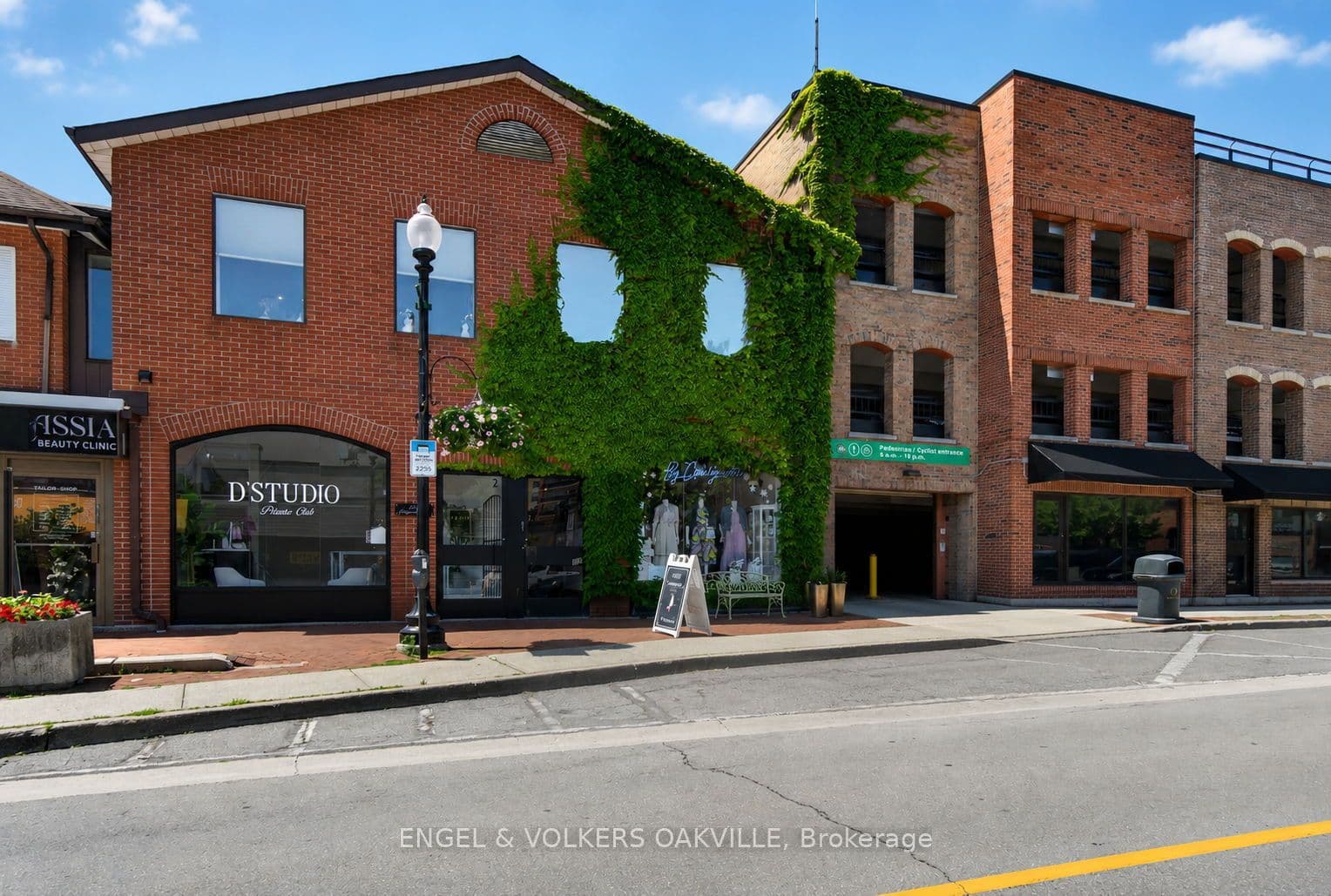 106 Reynolds Street, Oakville, ON L6J 6E9