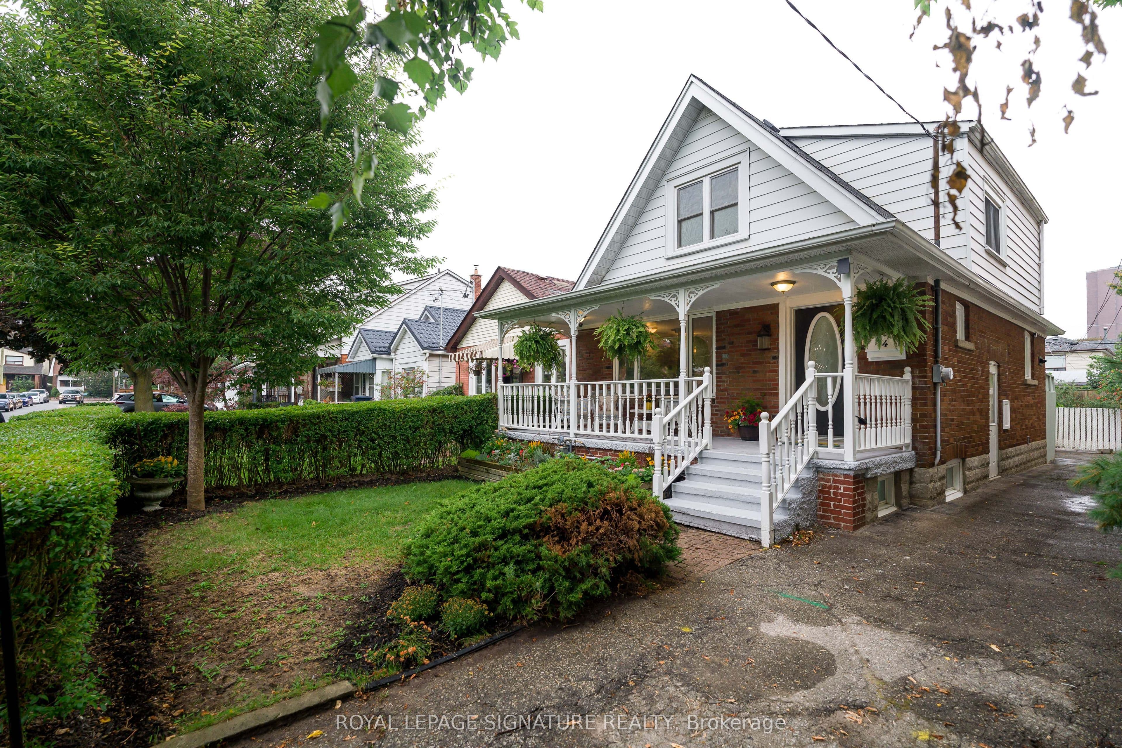 14 Sutherland Avenue, Toronto, ON M4C 1R9