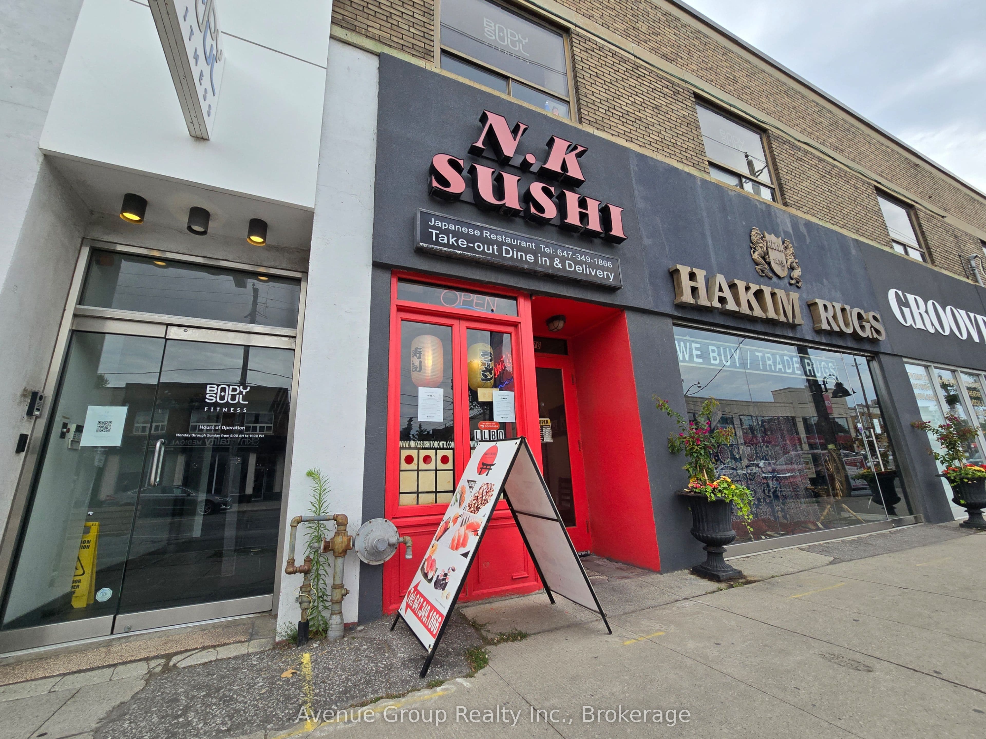 376 Eglinton Avenue W, Toronto, ON M5N 1A2