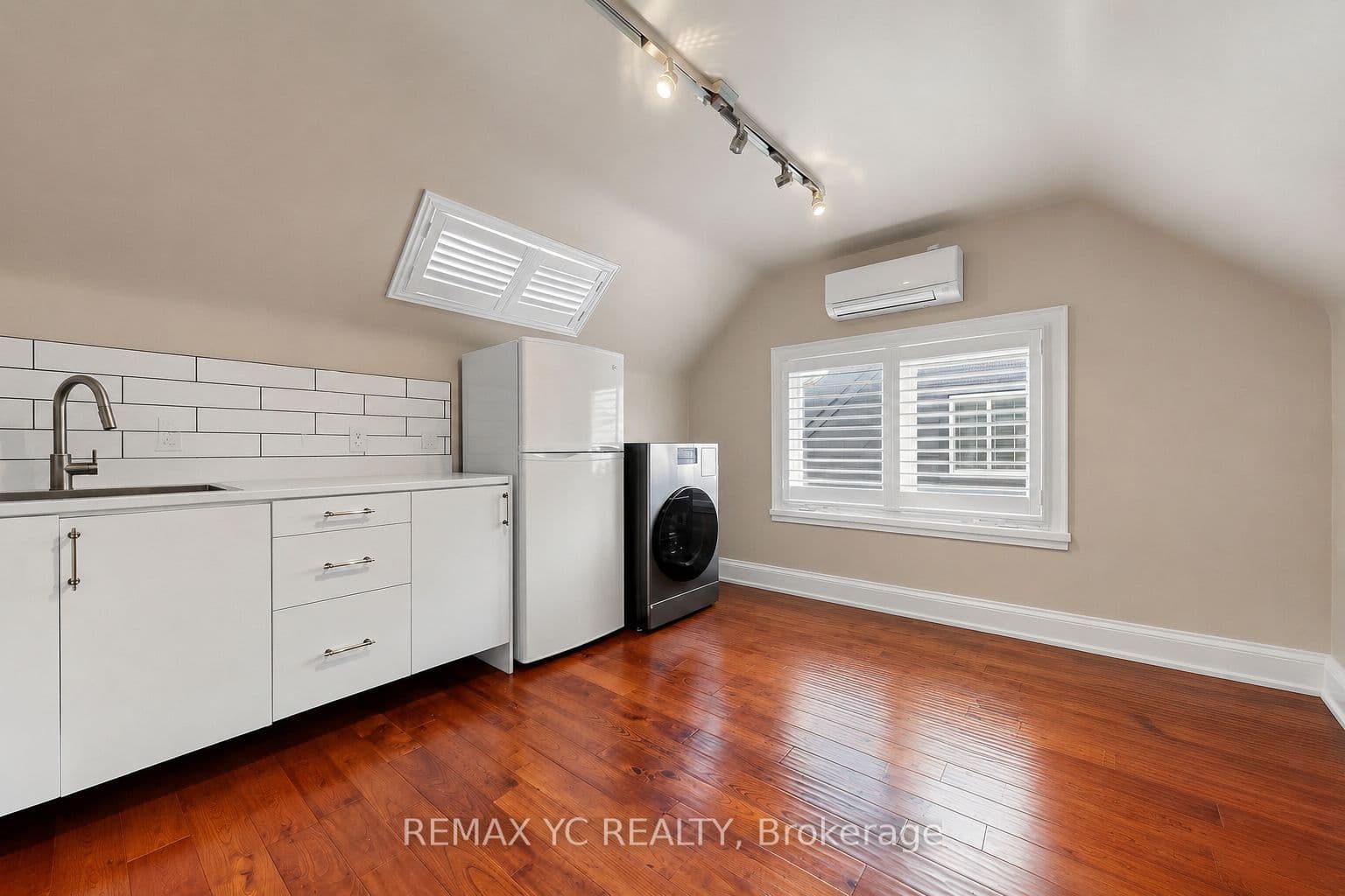 99 Sheppard Avenue E R1, Toronto, ON M2N 3A3