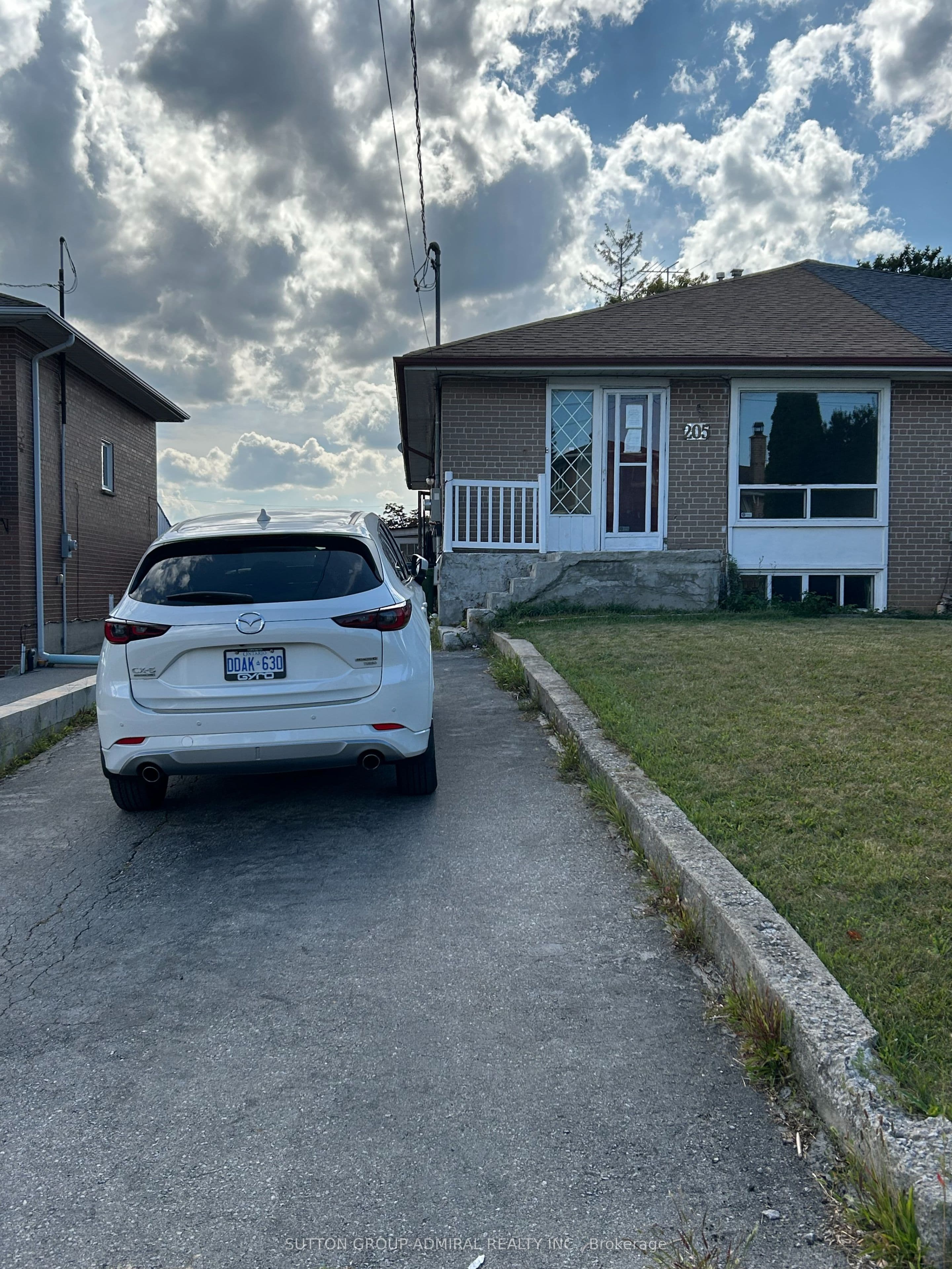 205 St Lucie Drive, Toronto, ON M9M 1T4