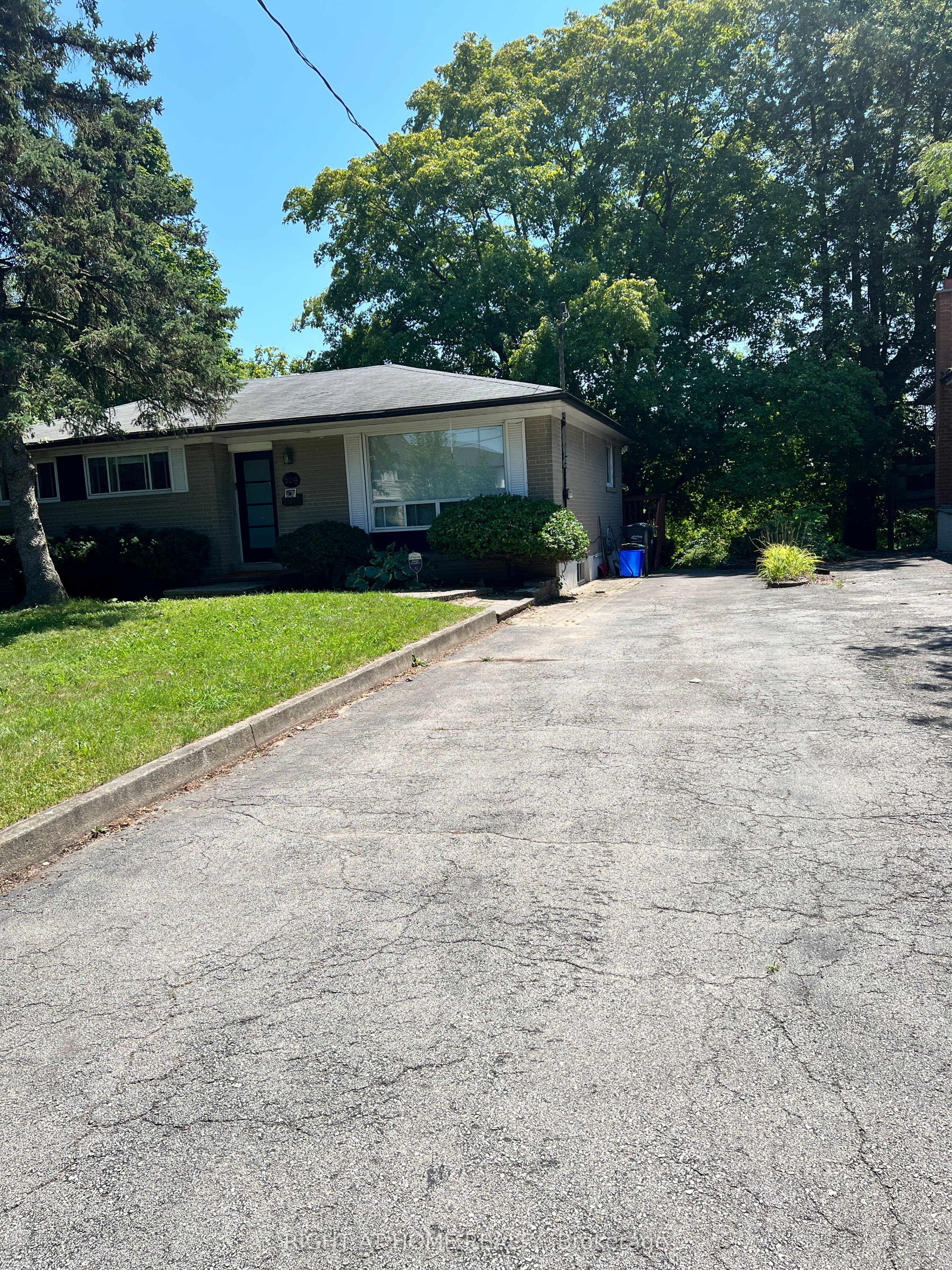 508 Stafford Drive Upper, Oakville, ON L6L 4M5
