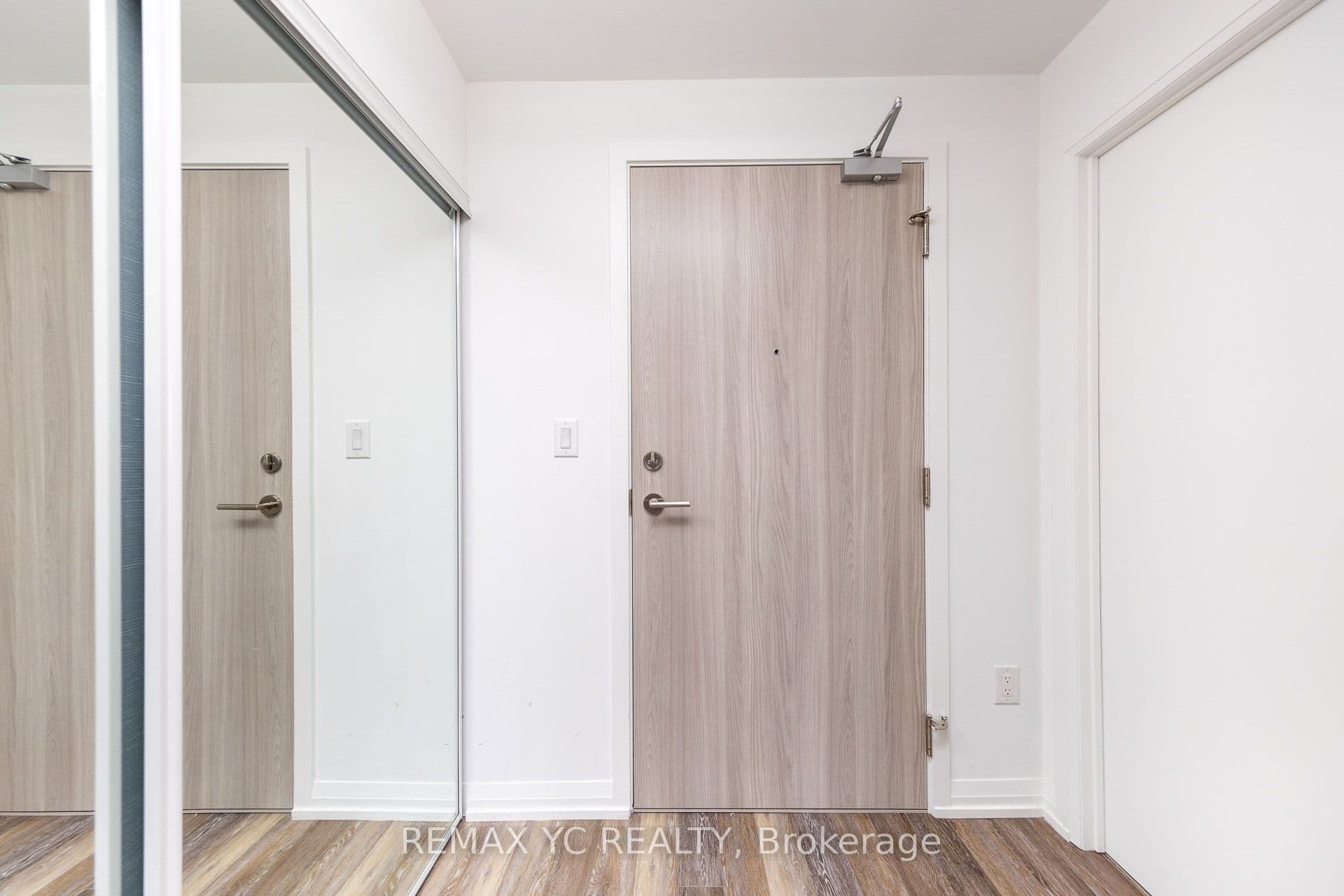 75 Canterbury Place 2110, Toronto, ON M2N 0L2