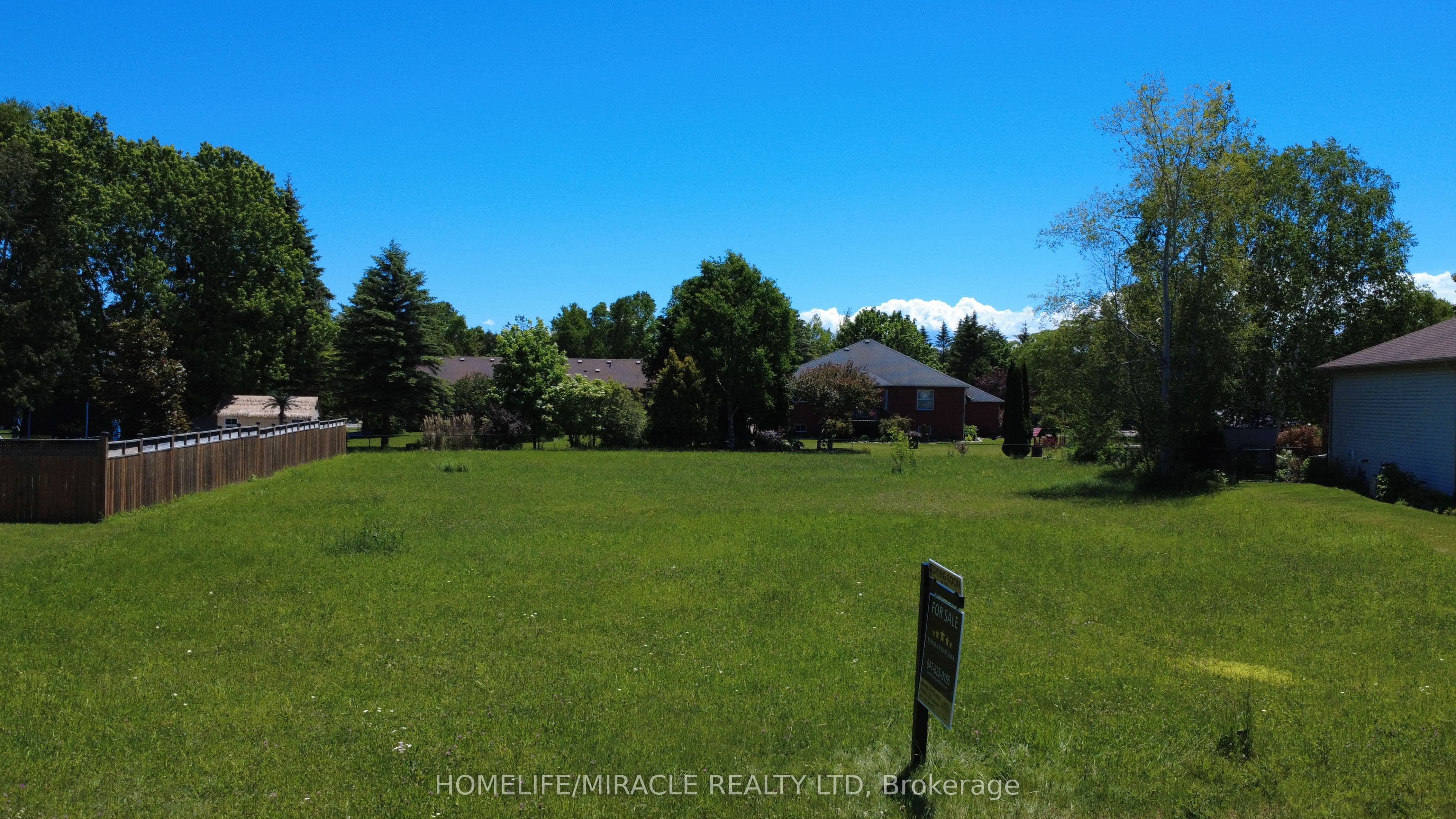 31 Fairway Crescent, Wasaga Beach, ON L9Z 1B9