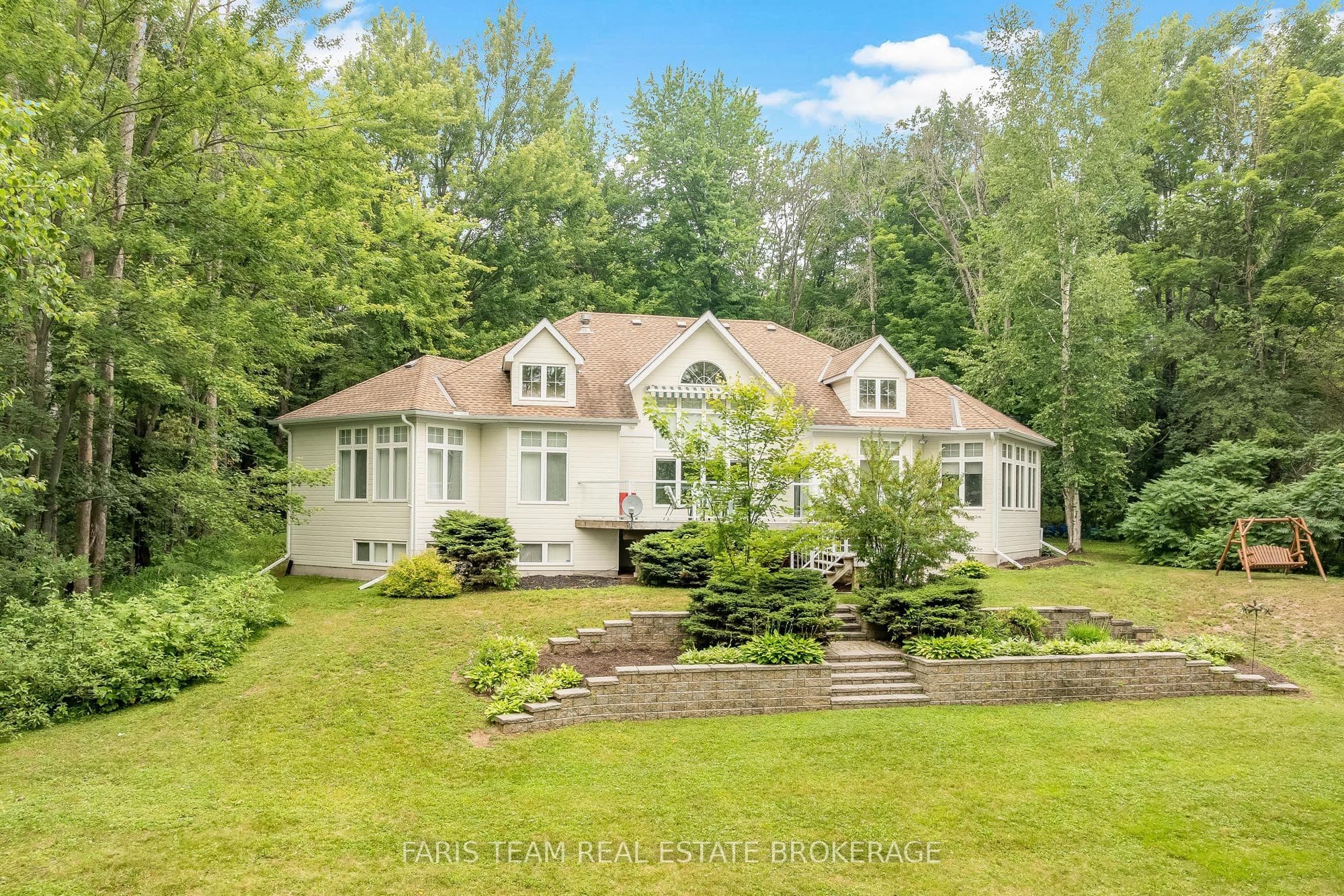 1037 Rockcastle Road, Gravenhurst, ON P0E 1N0