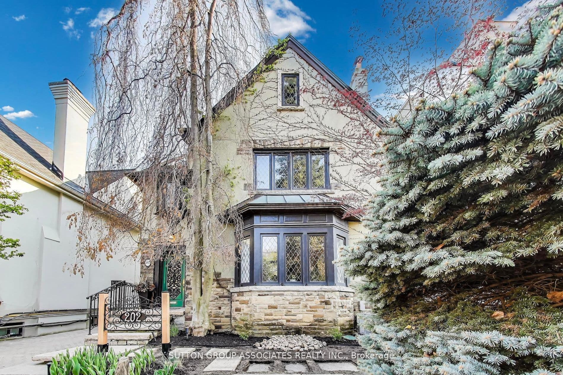 202 Forest Hill Road, Toronto, ON M5P 2N4