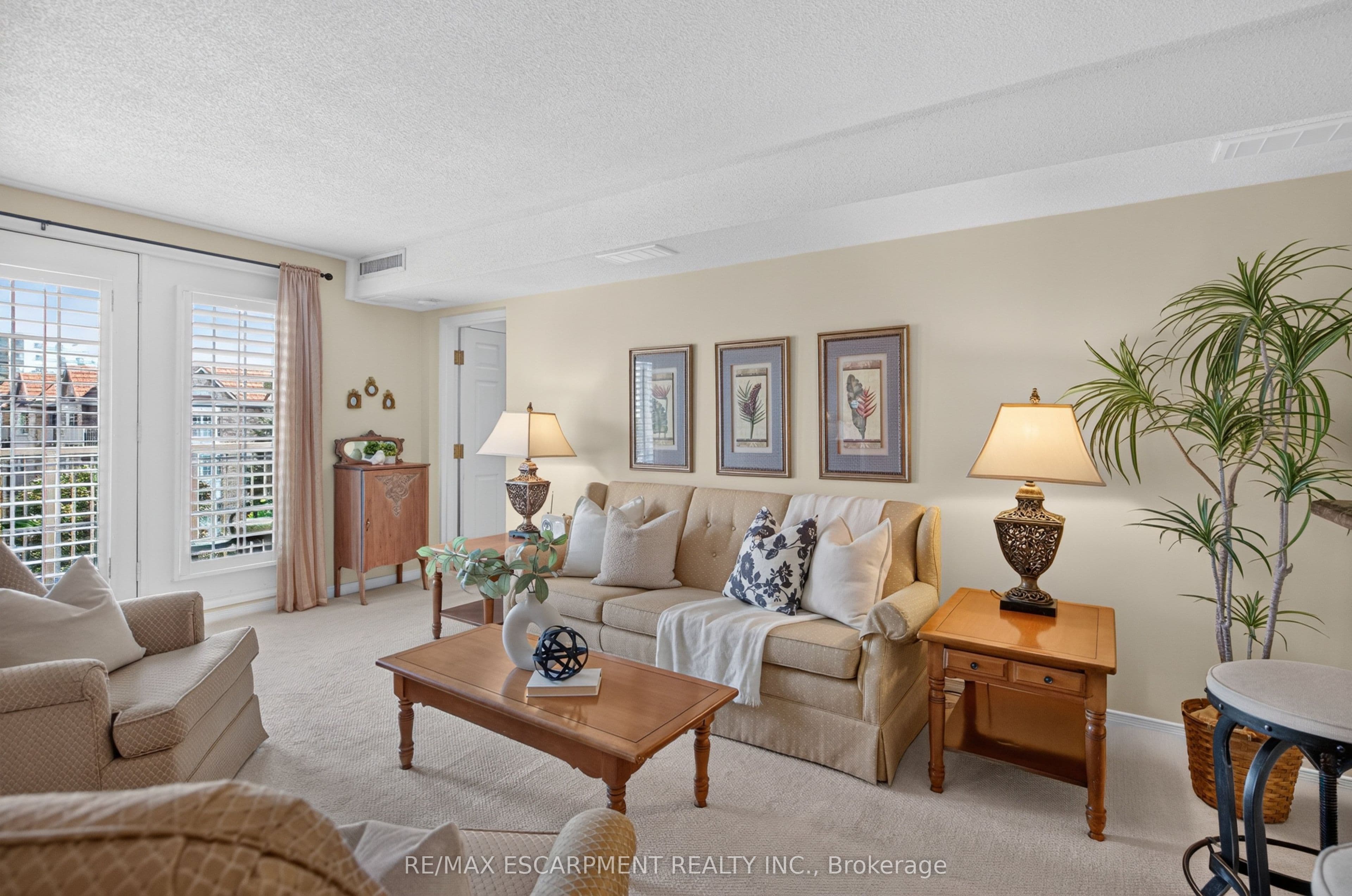 216 W Plains Road W B404, Burlington, ON L7T 4K8