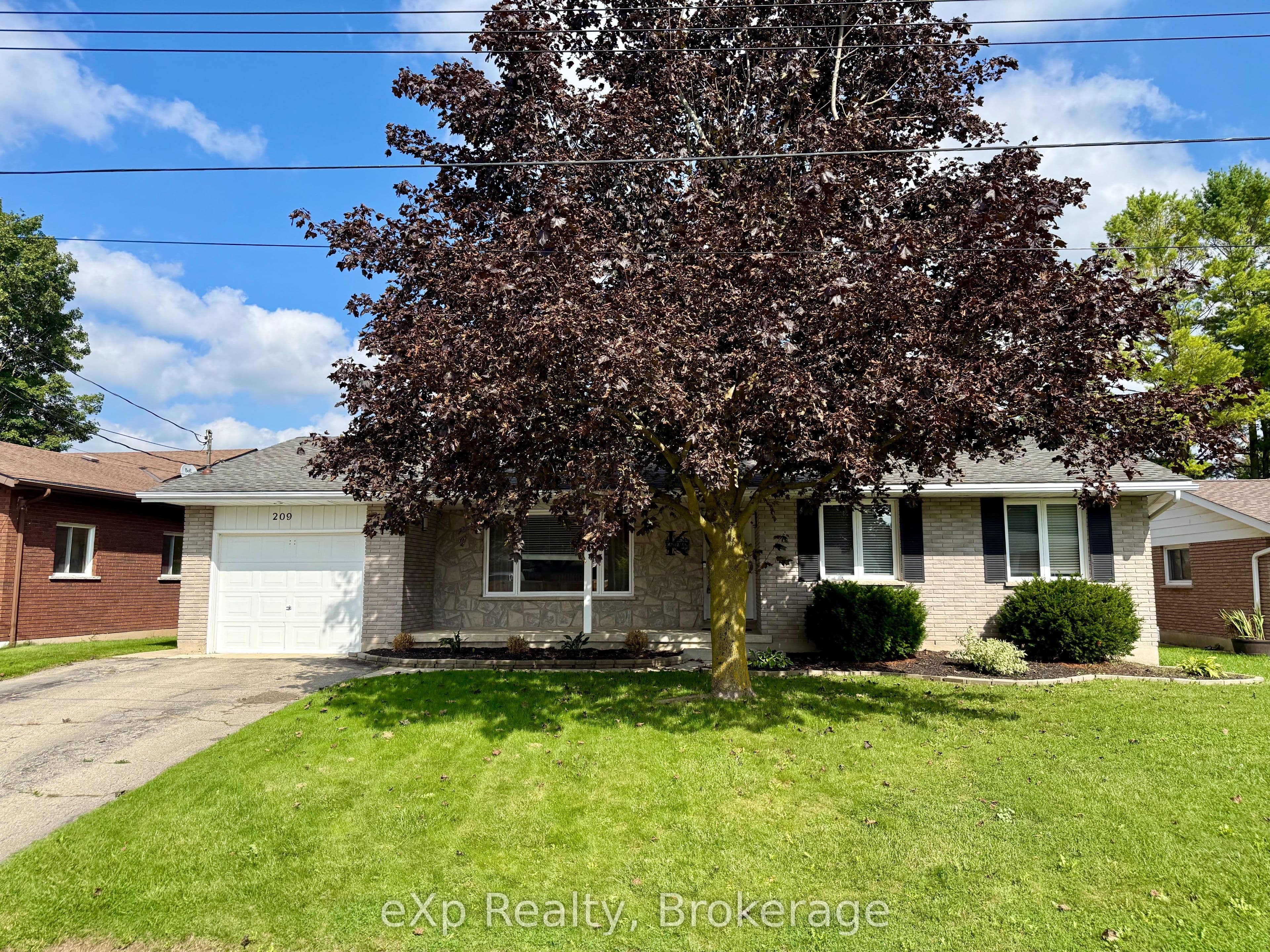 209 15th Avenue, Hanover, ON N4N 3E1