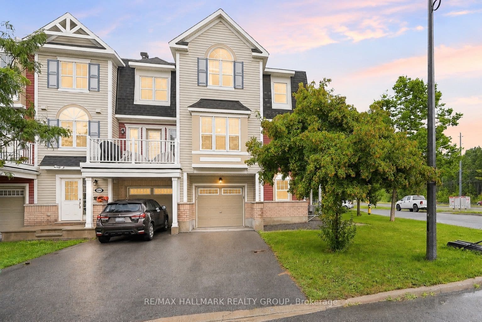 588 Foxlight Circle, Kanata, ON K2M 0L9