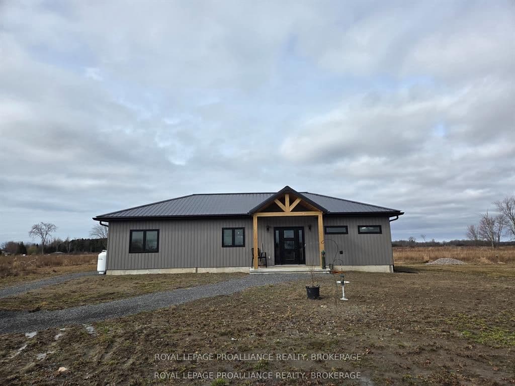 292 Kyes Road, Front of Leeds & Seeleys Bay, ON K0E 1L0