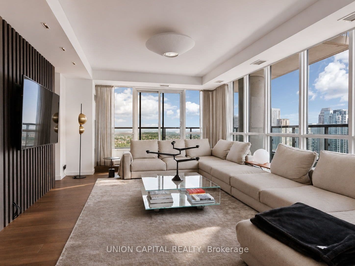 3985 Grand Park Drive 2706, Mississauga, ON L5B 0H8