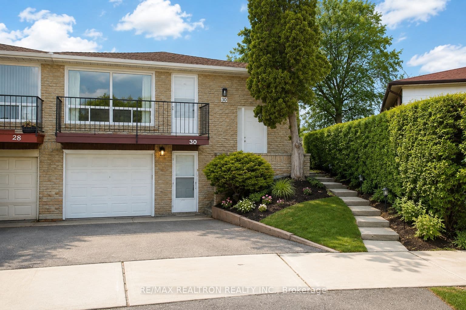 30 Lowbank Court Lower, Toronto, ON M2M 3A4