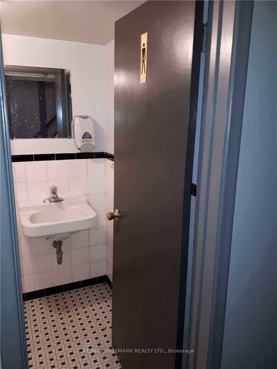 2859 St Clair Avenue E, Toronto, ON M4B 1N4