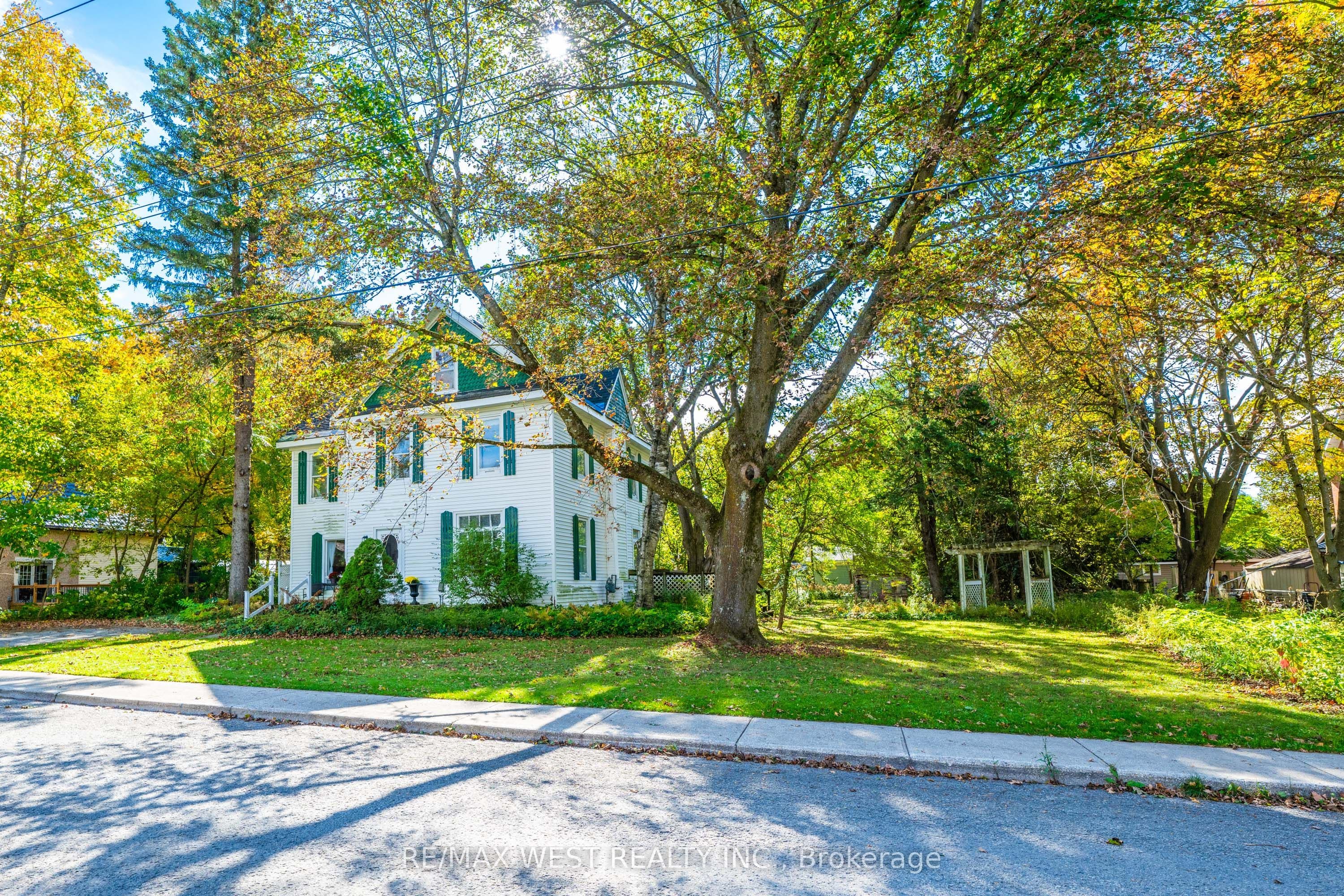 26 Centre Street, Grey Highlands, ON N0C 1H0