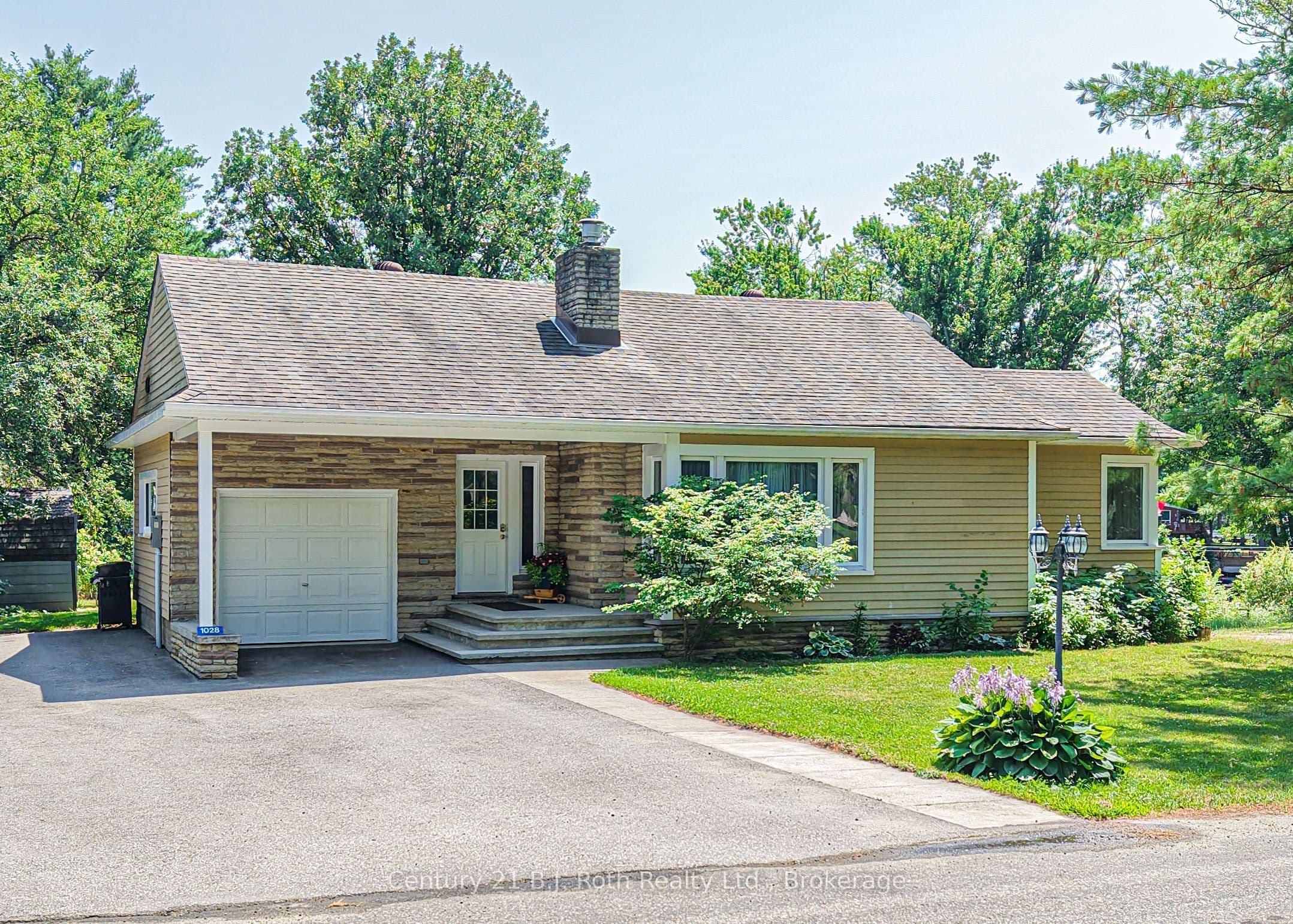 1028 Cowbell Lane, Gravenhurst, ON P0E 1N0