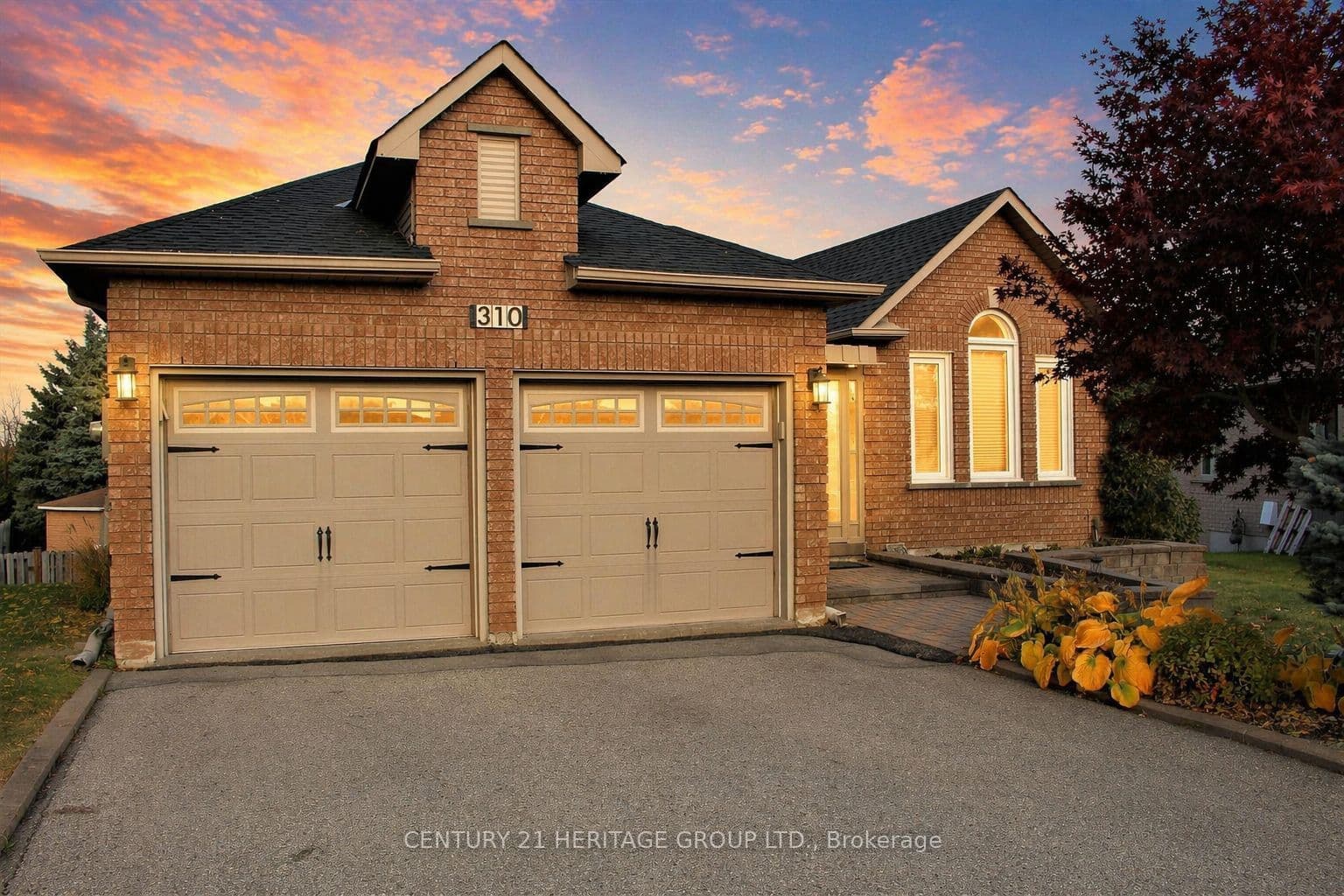 310 Chambers Crescent, Newmarket, ON L3X 1T2