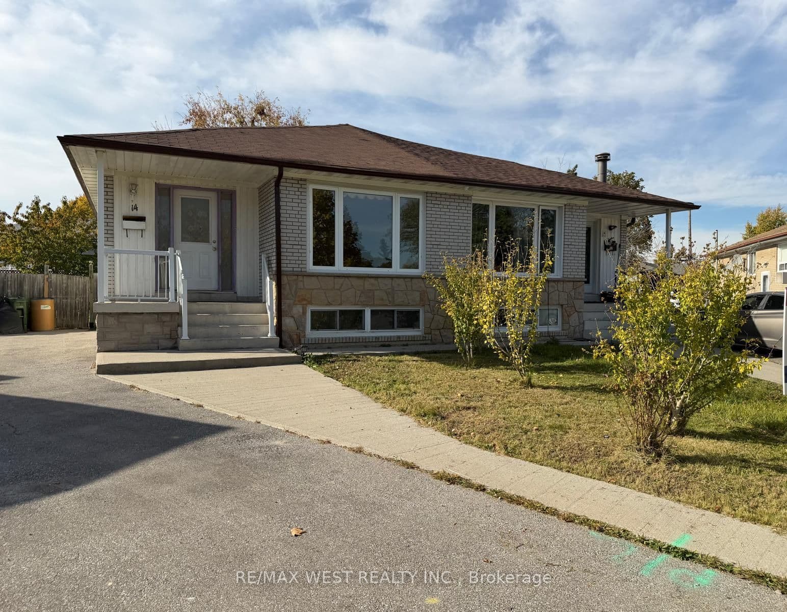 14 Melpham Court, Toronto, ON M9V 2H3